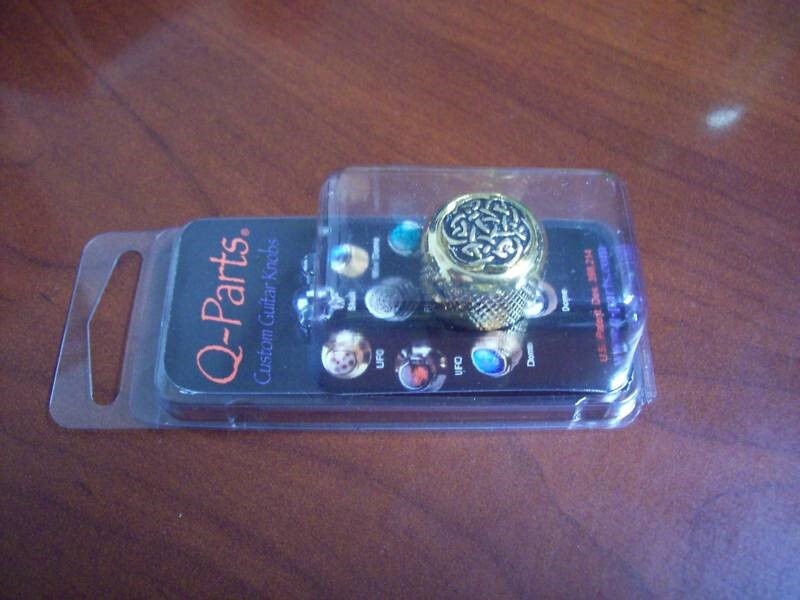 NEW - Q-Parts Dome Knob - CELTIC WEAVE ON GOLD, KGD-0117