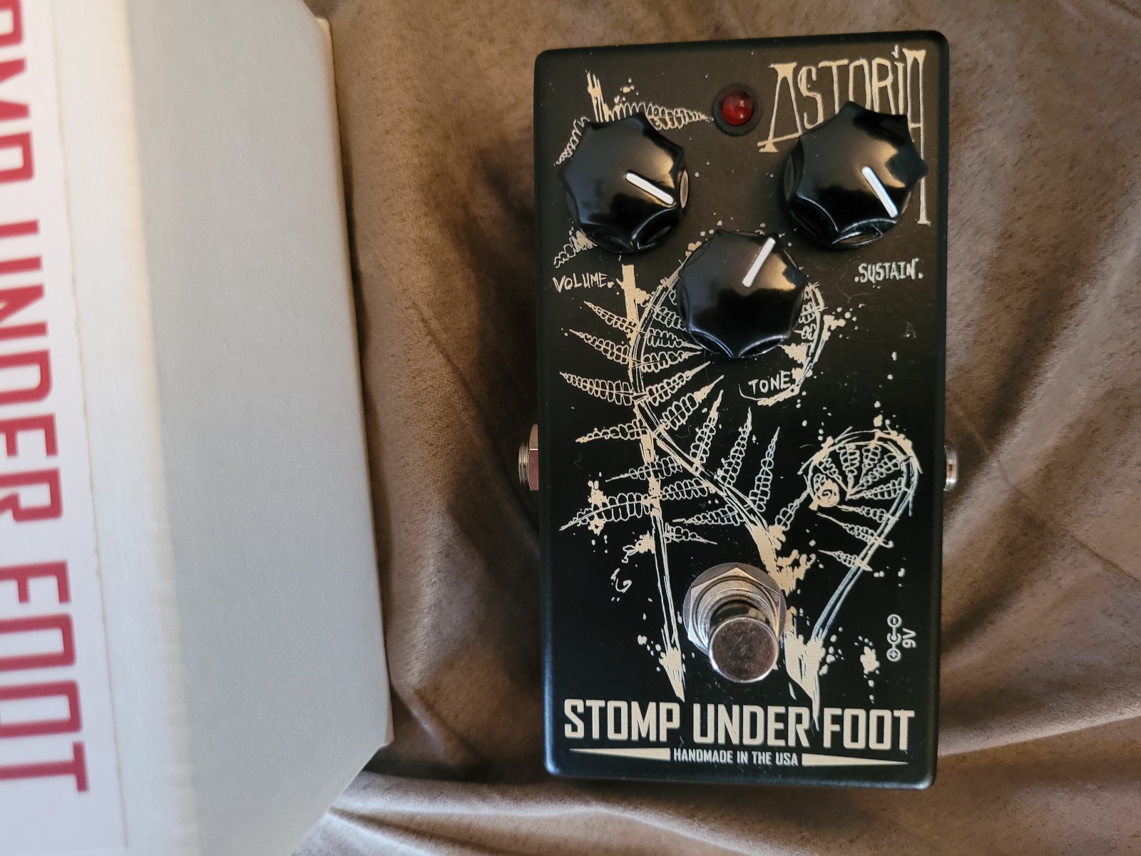 Stomp Under Foot Astoria big muff distortion fuzz guitar effect pedal gilmour