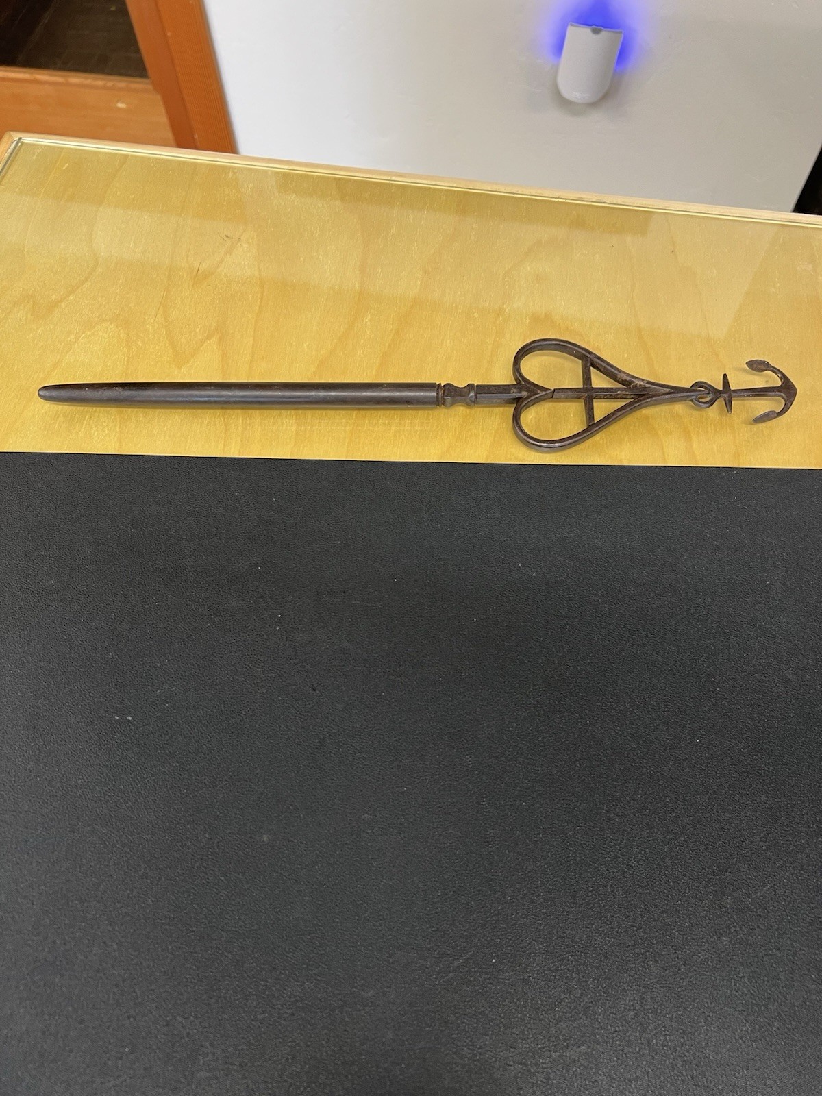 ANTIQUE BLACKSMITH NAUTICAL IRON WORK MARLIN ROPE SPIKE SIGNED " H. SHUMAN "