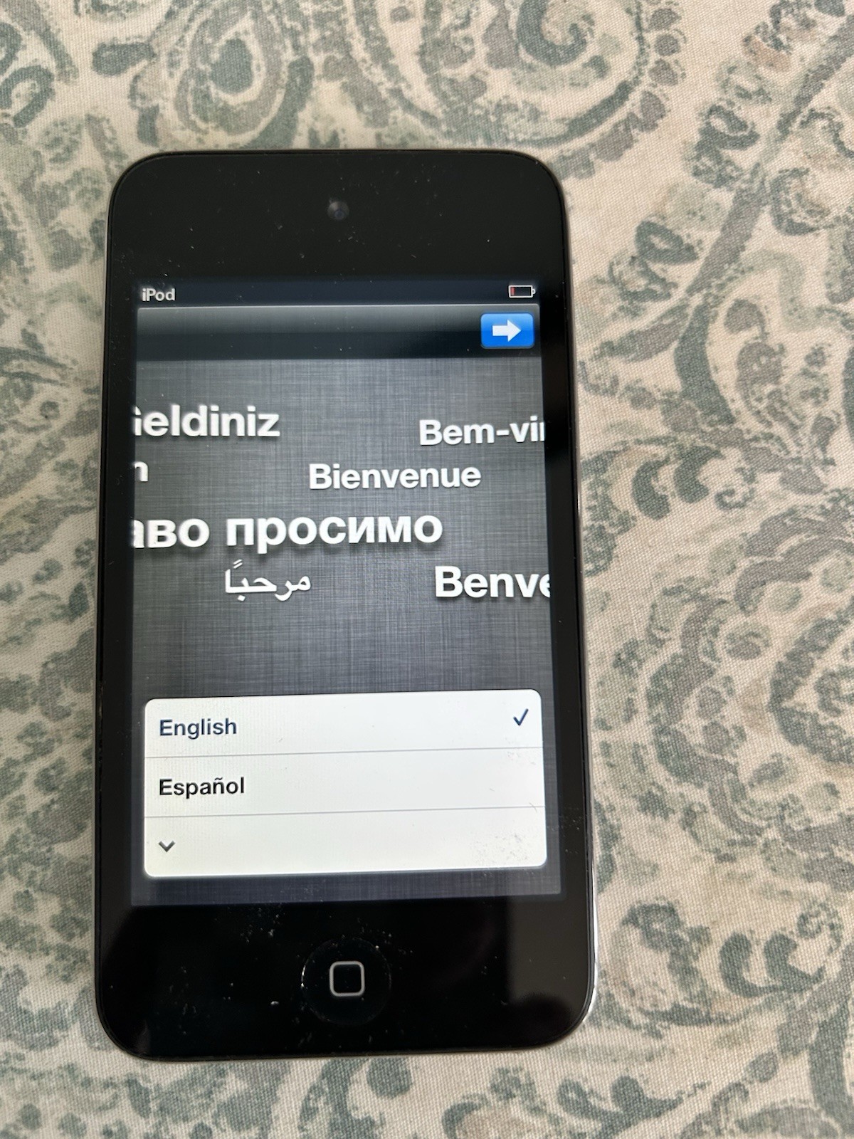 Apple iPod touch 4th Generation 8 GB. MC540LL. Silver, Works. No Cords Included