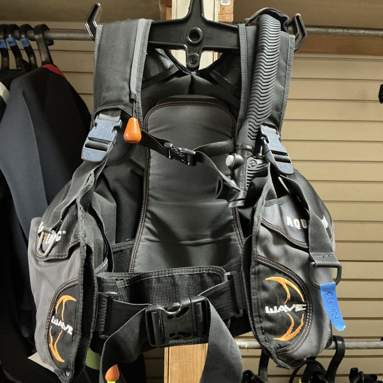 Used as is Aqualung WAVE BC Size Large NON INTEGRATED