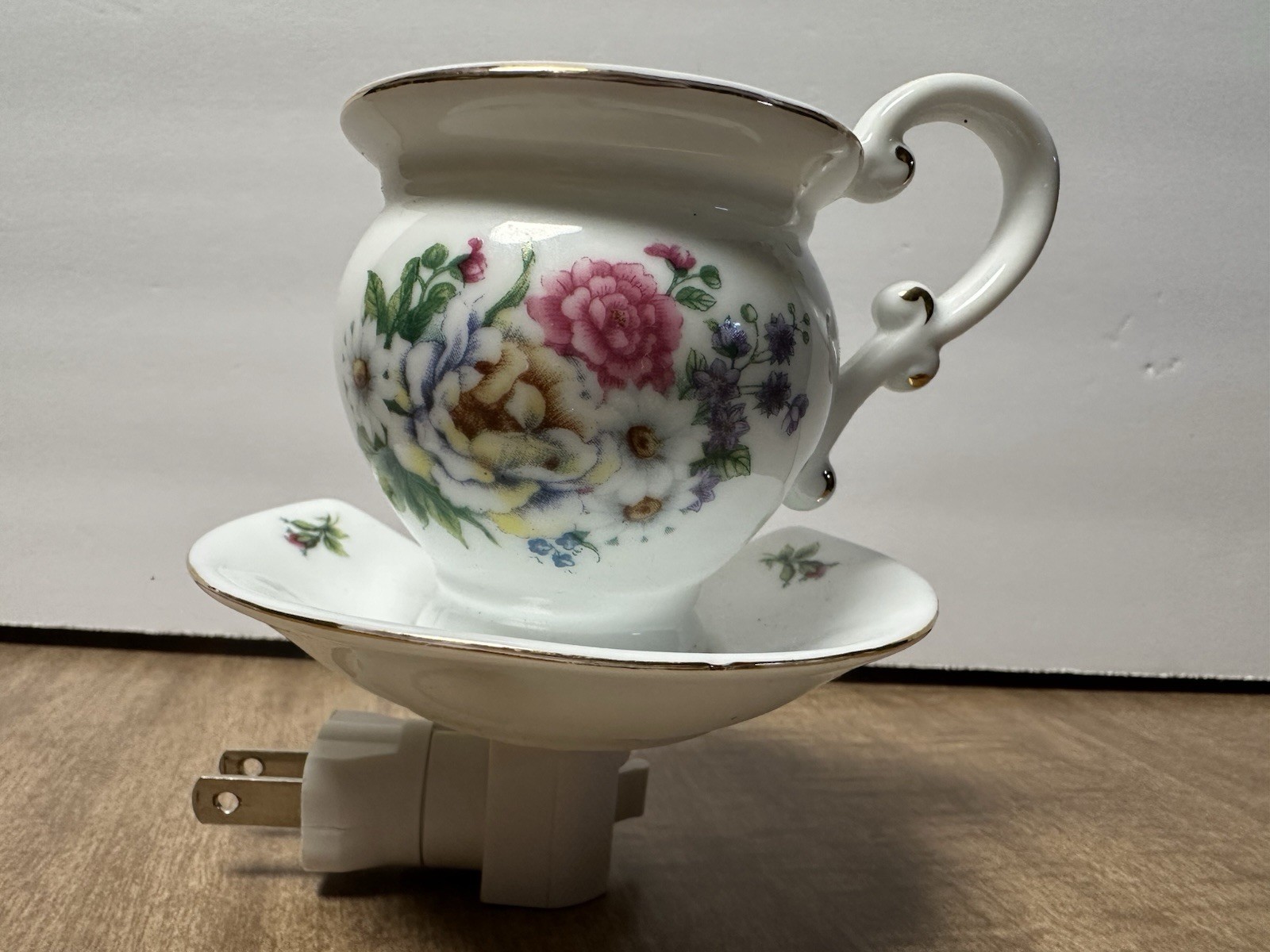 Vintage Style Flower Teacup Plug In Night Light