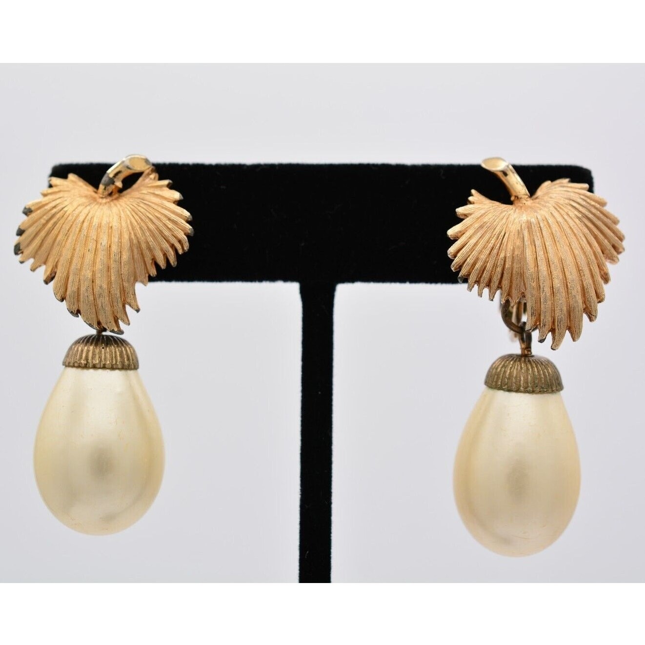 Vintage Leaf Clip On Earrings Textured Brushed Gold Pearl Drop Chunky 1980s 9D