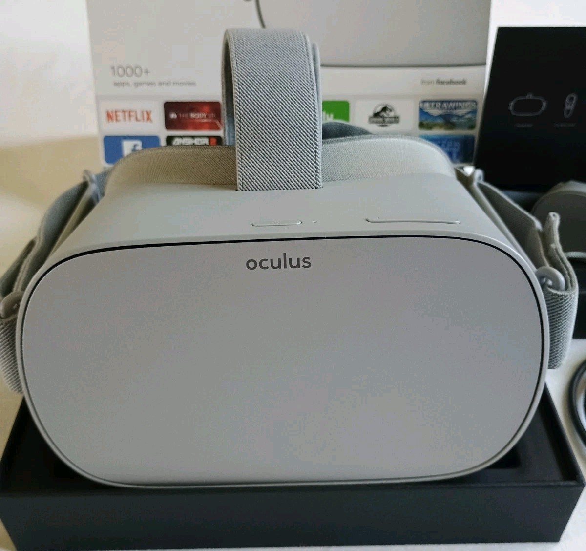 Meta Oculus Go 64GB Standalone VR Headset - Working- Original Box + Accessories