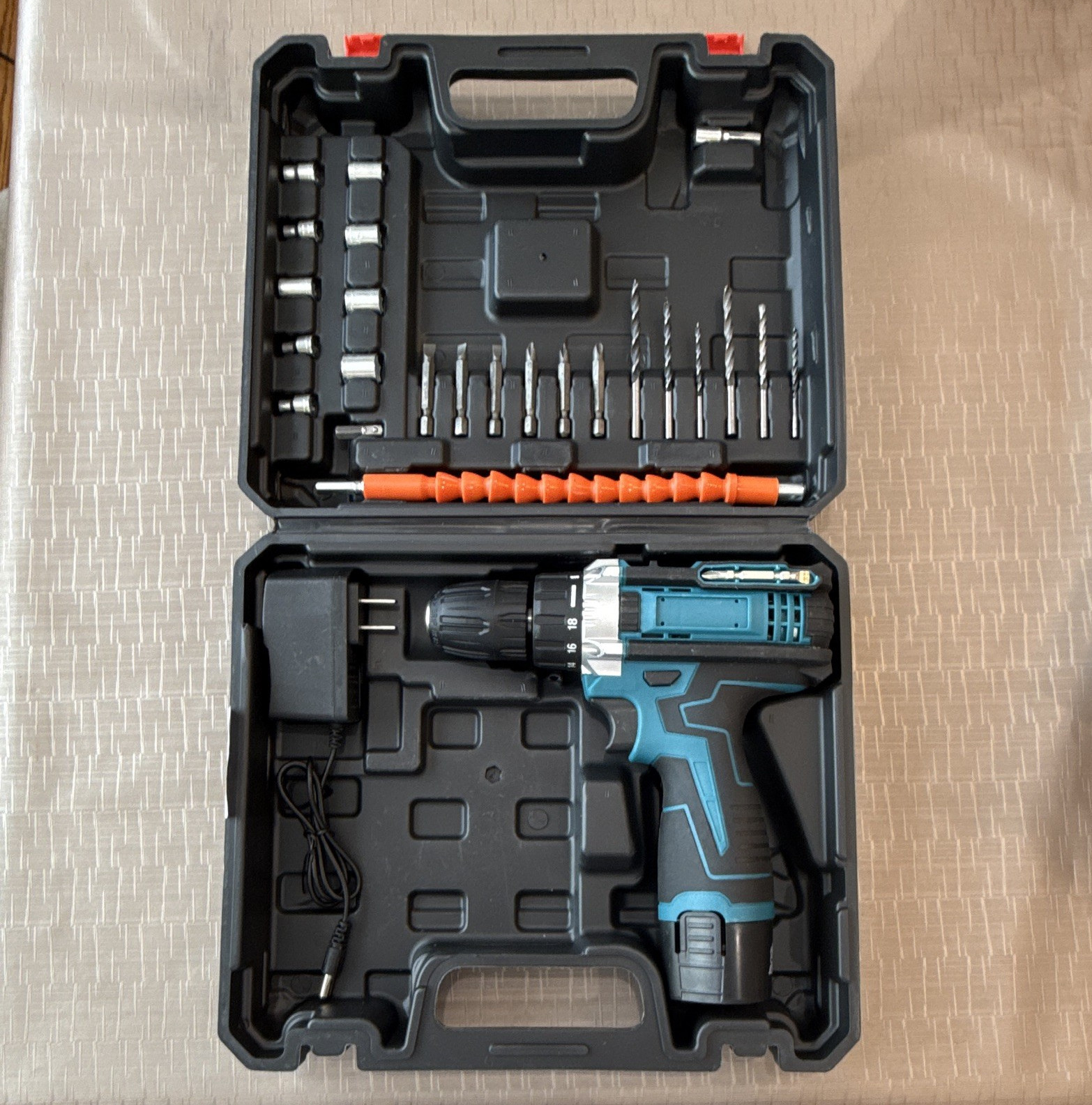 12V Li-Ion Cordless Drill Set, Keyless Chuck, 1 Battery, Charger & Case