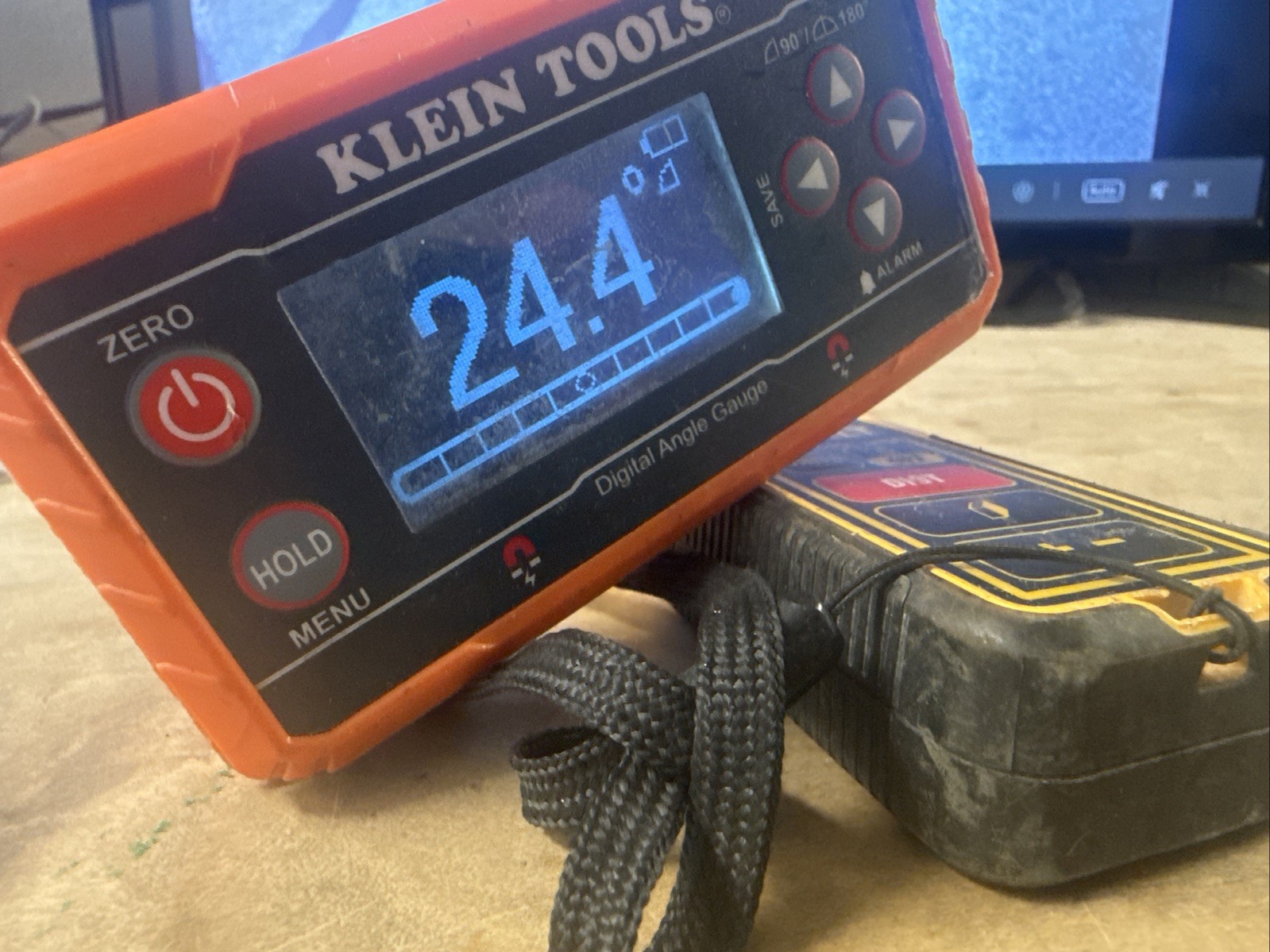 Klein Tools Digital Level with Programmable Angles 935DAGL Digital Angle Gauge