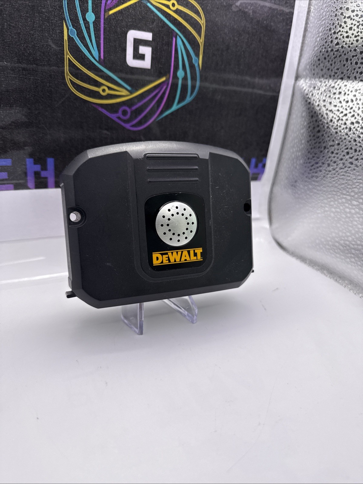 DEWALT DS600 MobileLock GPS Tracker Alarm – No Charger – Working Unit