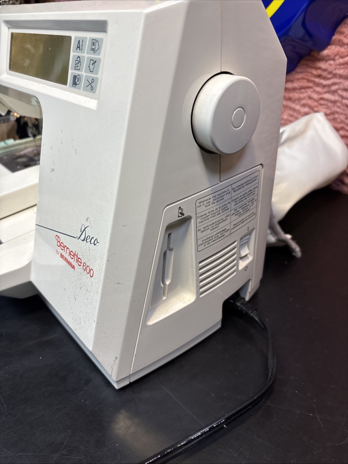 Bernina Bernette Deco 600 embroidery machine. Tested Working