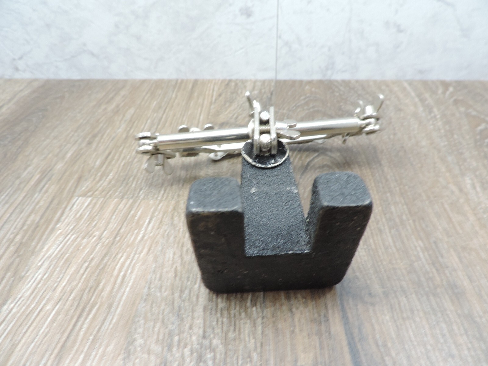 Extra Hands Multipurpose Tool w/Alligator Clips 3.5"x5"x2" Folded