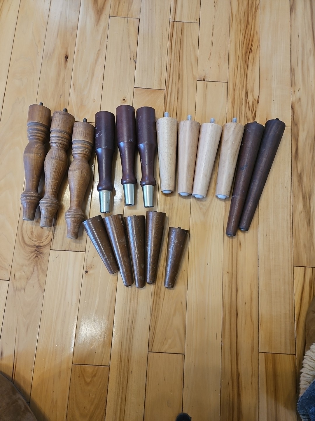 Lot Of 17 Chair Leg Good Condition