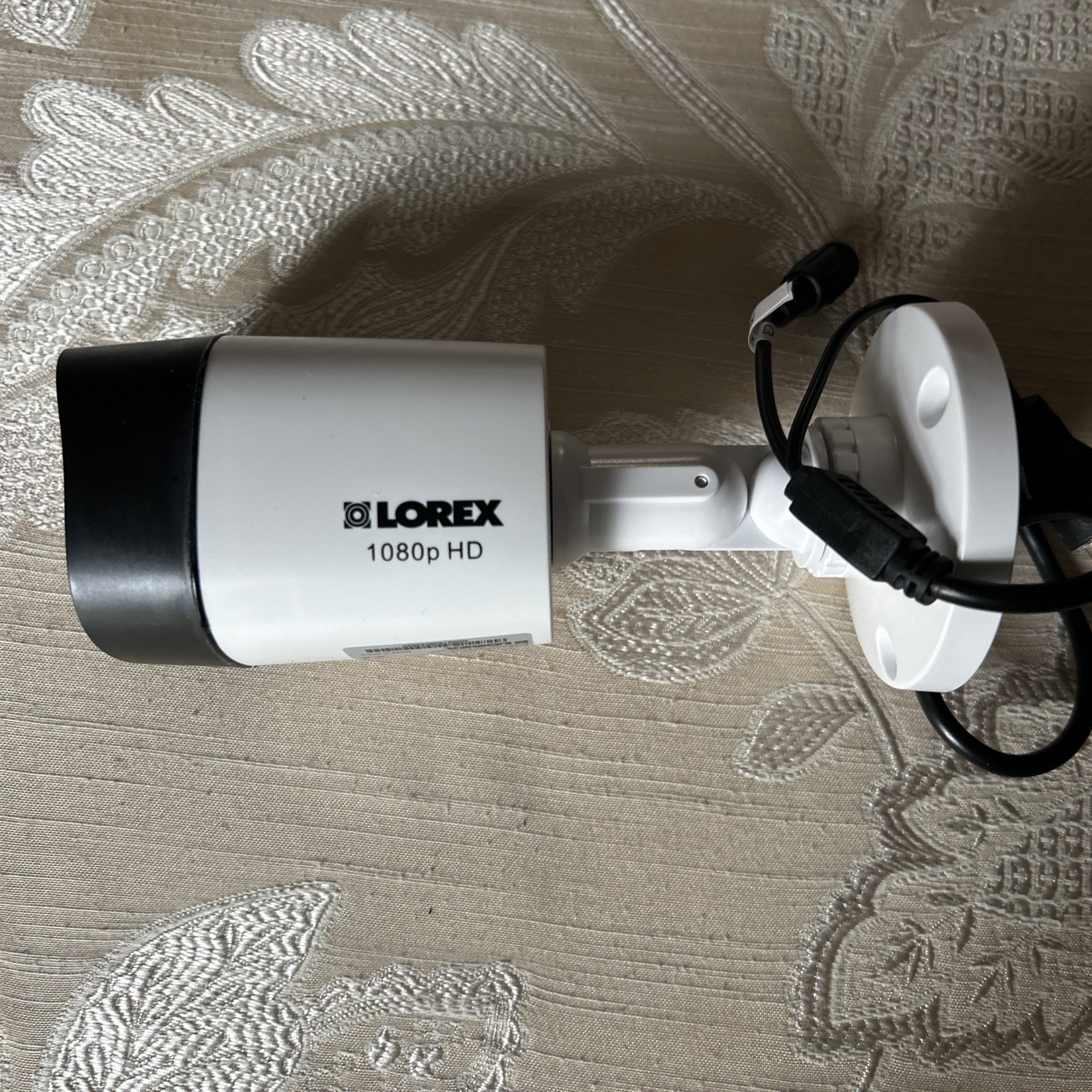 Lorex HD Analog 1080P In/Outdoor Camera w/ infrared. Complete with Cable￼.
