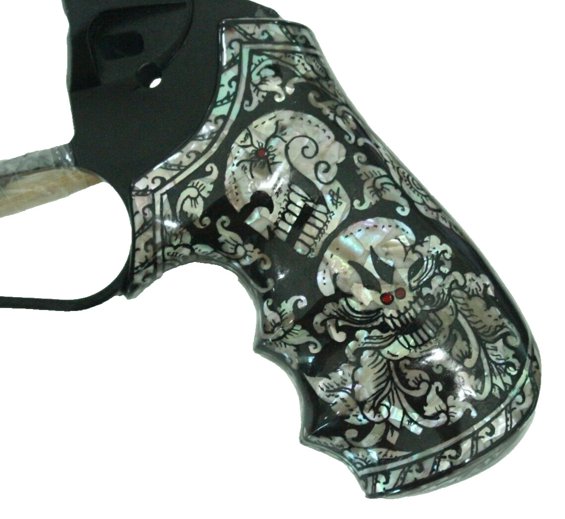PEARL GRIPS TAURUS JUDGE PUBLIC DEFENDER POLY ( POLYMER FRAME ONLY ) BLACK SKULL