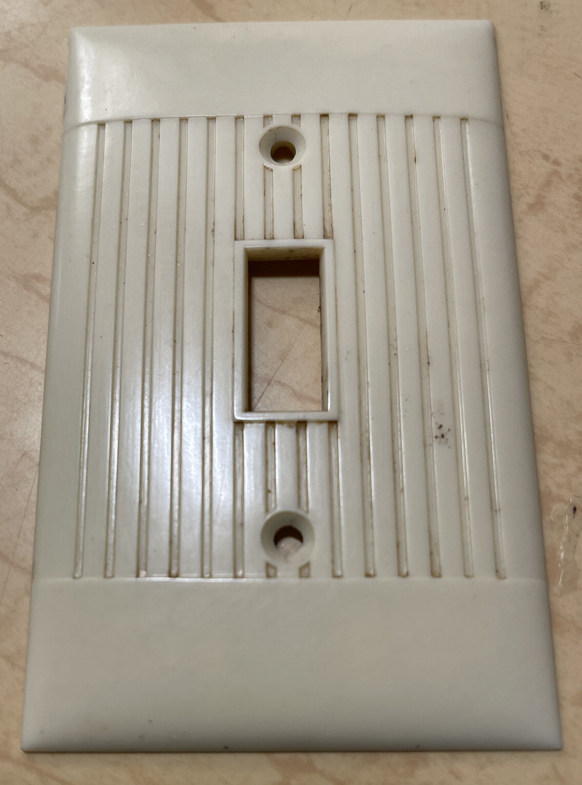 Vintage The Sierra Line Single Switch Plate Cover Ribbed Ivory Plastic Reclaimed