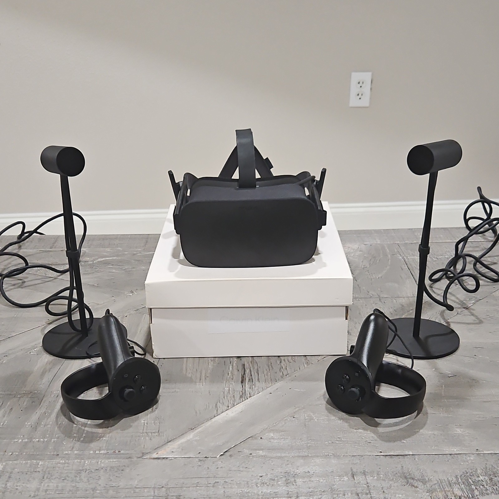 Oculus Rift VR Headset w/ Touch Controllers & Sensors Black