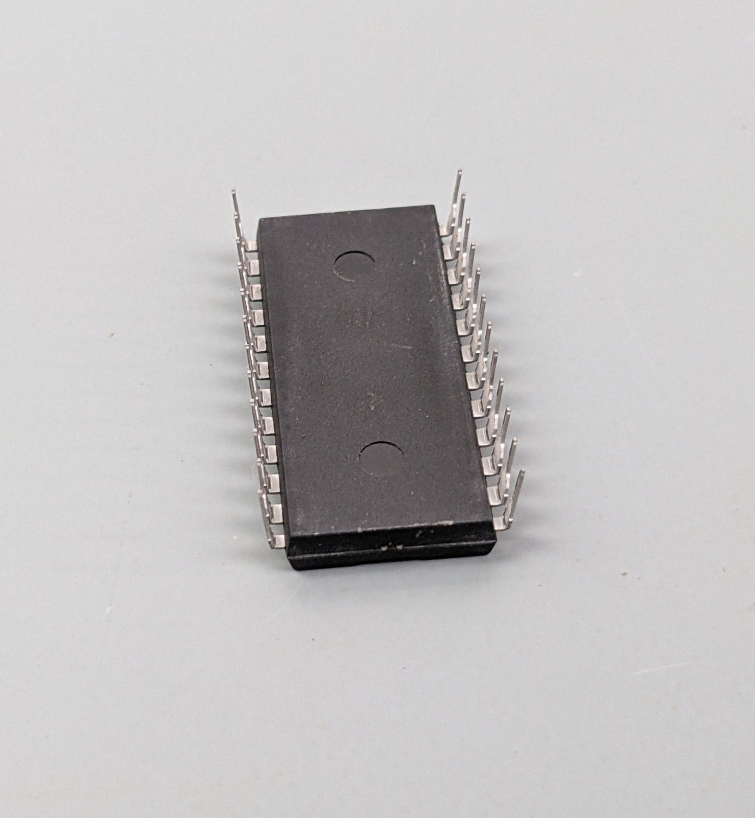 (5) Fujitsu MB8418-20 SRAM ICs, 2K x 8bit, 200NS