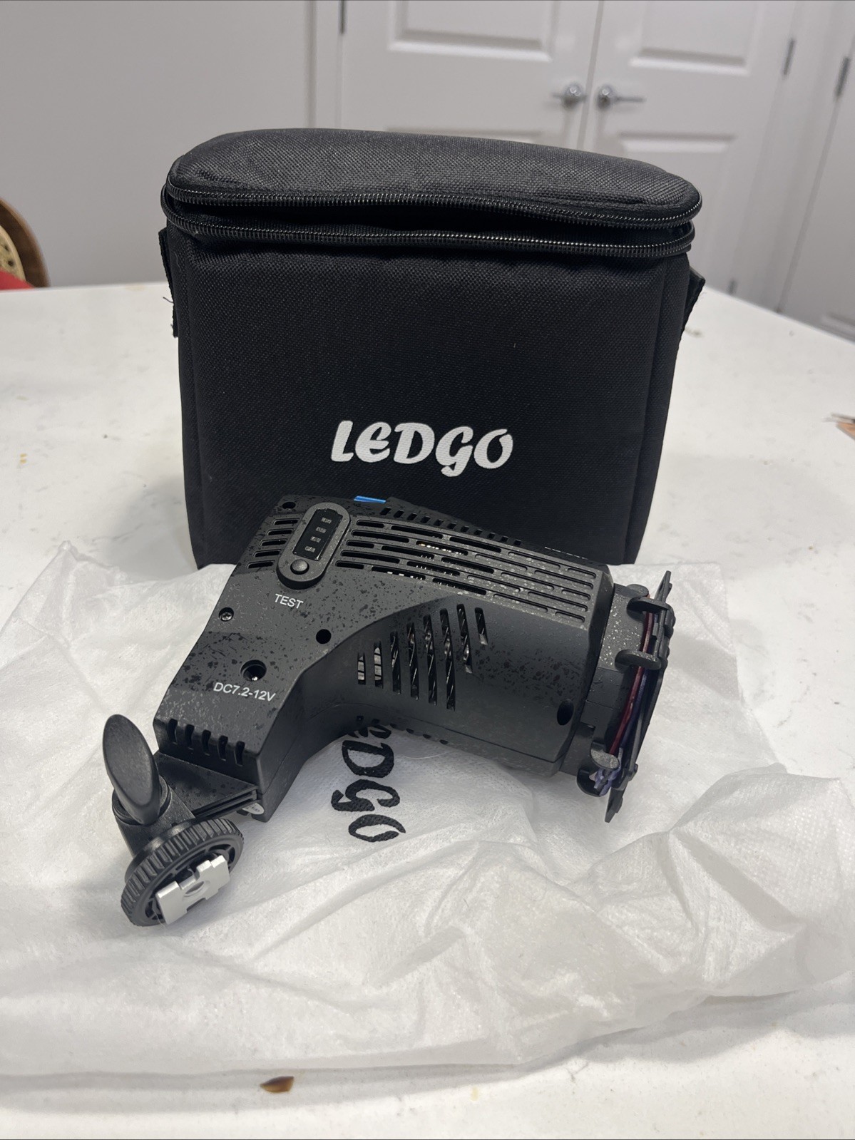 Ledgo LED Fresnel Light on Camera LG-24F Light