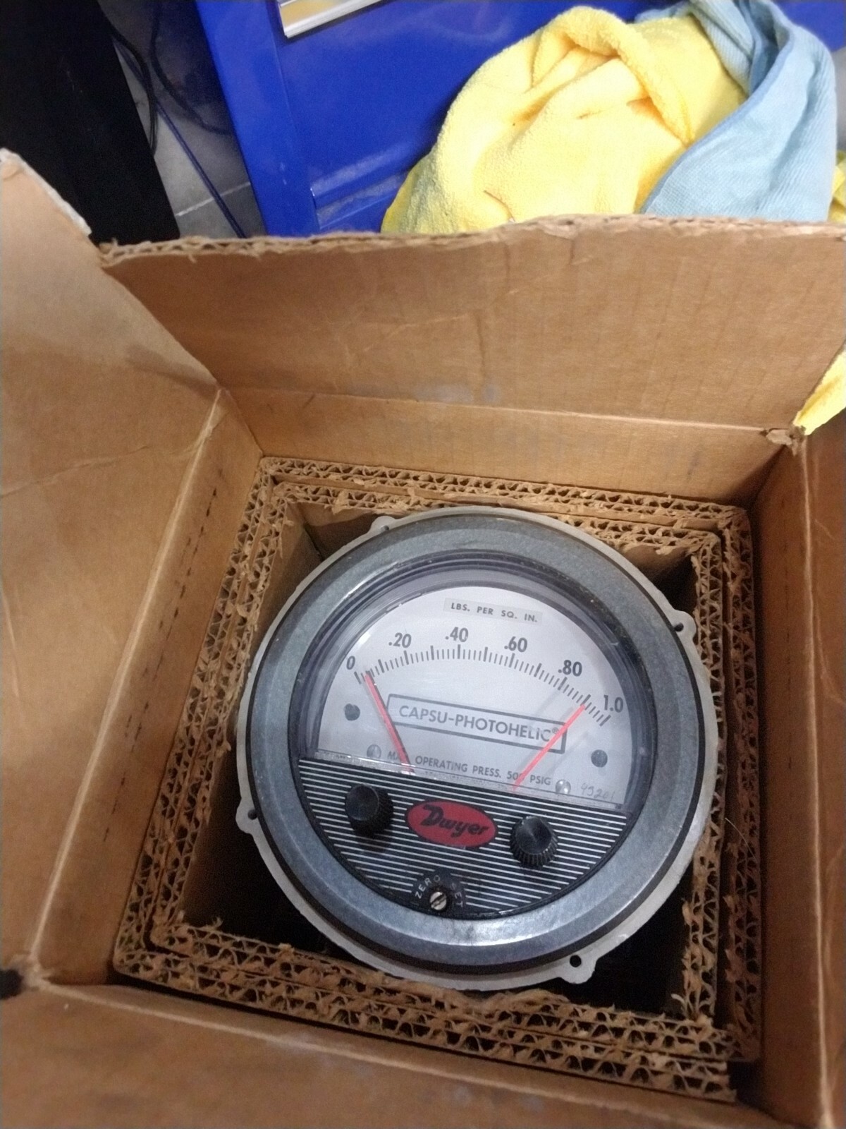 DWYER 43000 Series CAPSU-PHOTOHELIC Pressure Switch Gage NEW 43201 #00042