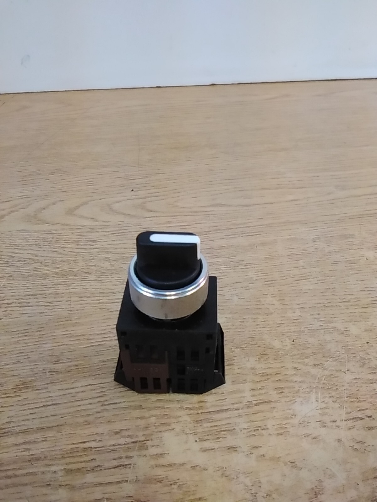 Fuji Electric AH22-P2 2-Position Selector Switch