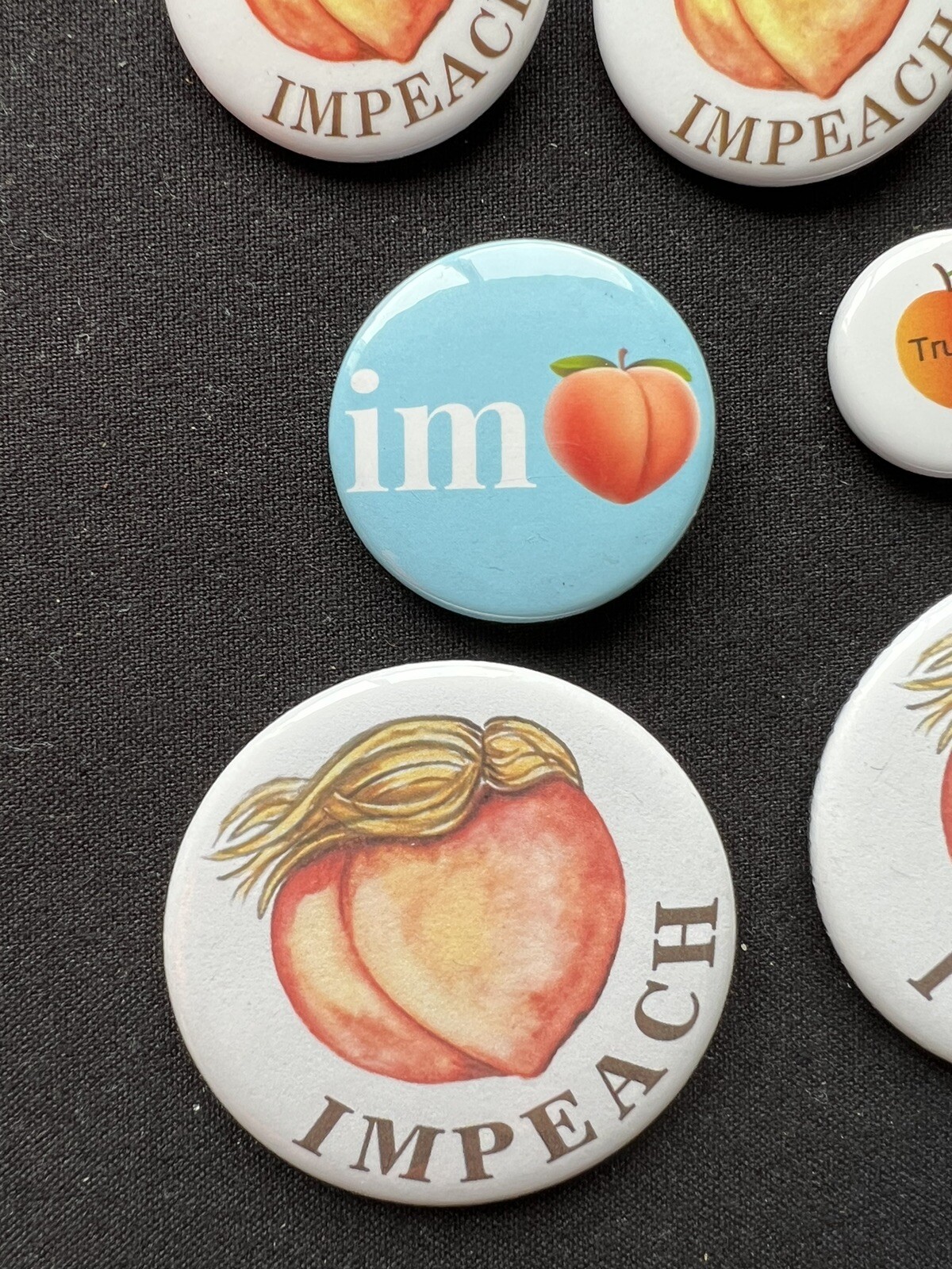 11 Trump pinback buttons