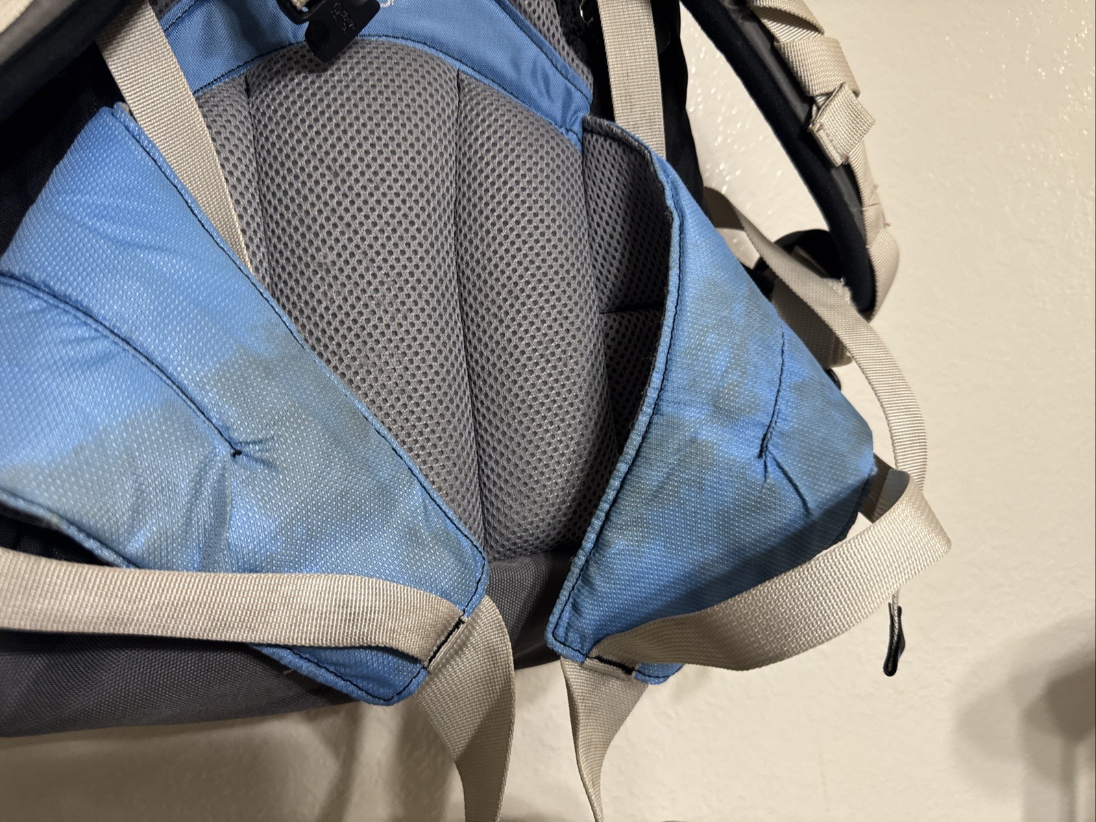 Camelbak ISIS Hydration Backpack Blue Grey Adjustable Shoulder Strap Day Pack