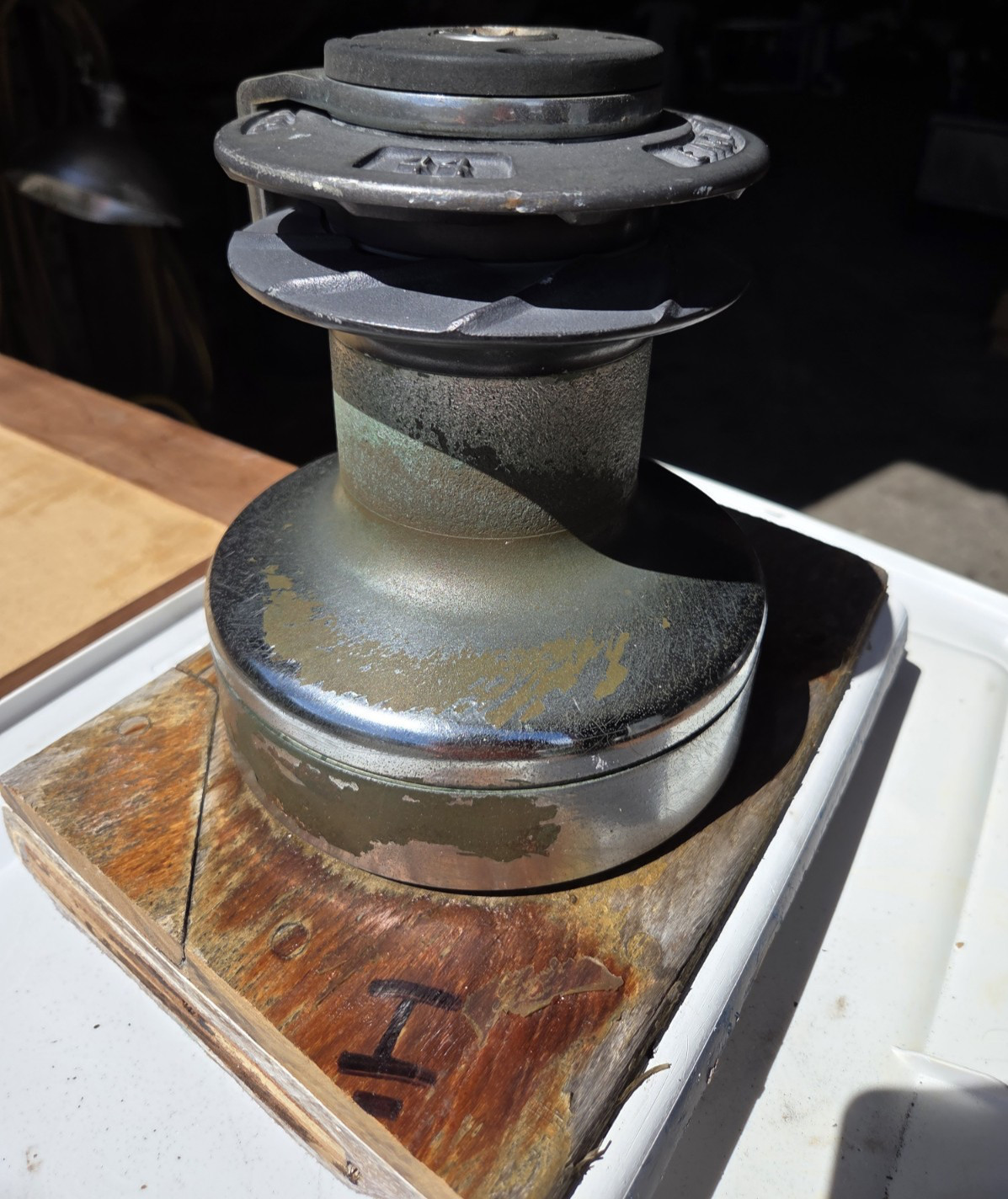 Lewmar 44 Wave Grip 44st Self Tailing Two Speed Sailing Winch  INV: i