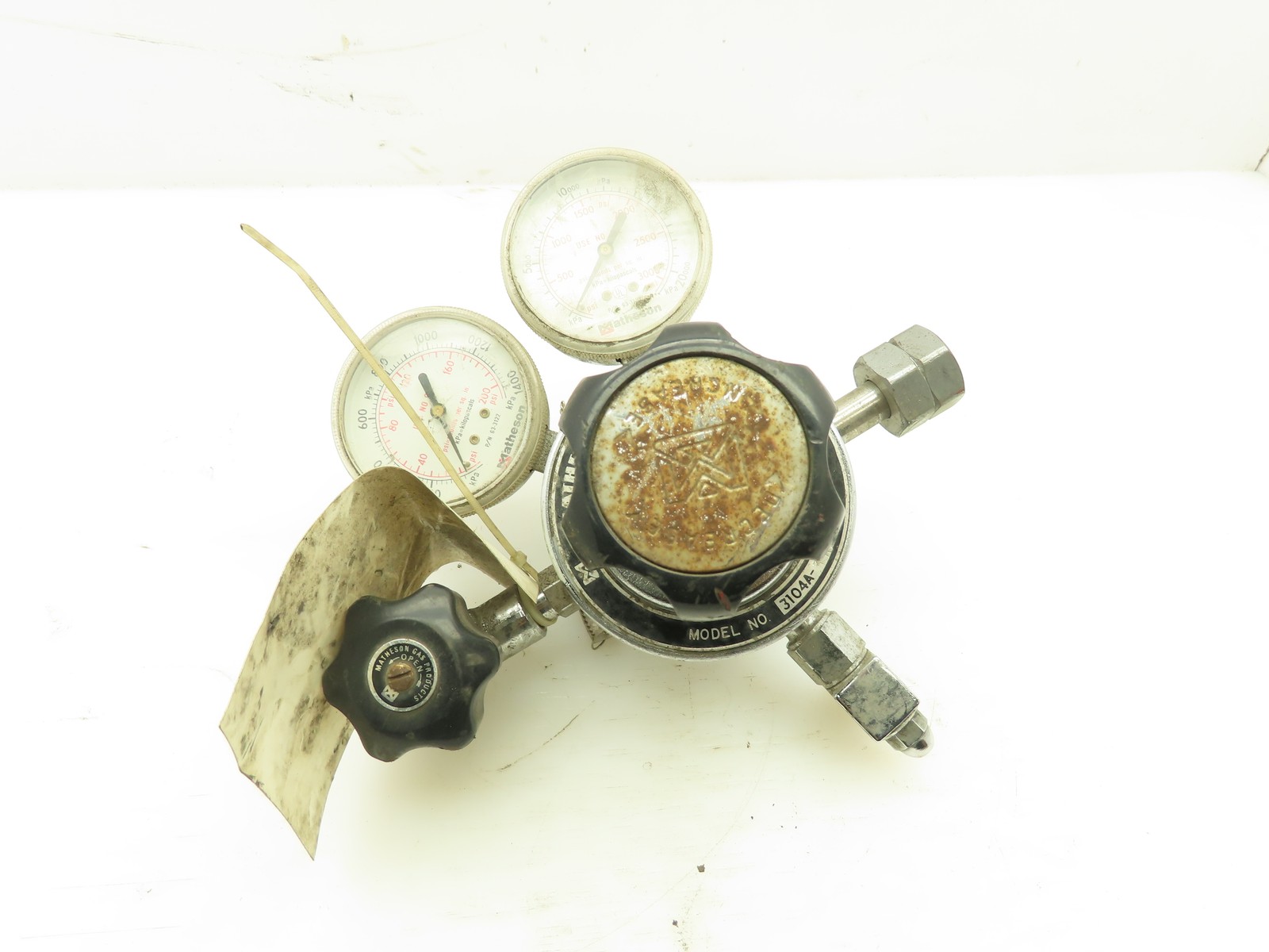 Matheson 3104A-350 Dual Gauge Gas/Pressure Regulator Adjustable 3000PSI 200PSI