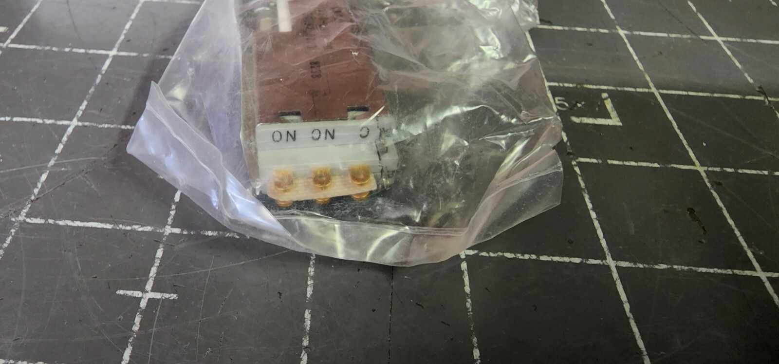 Tektronix, Inc Push Button / Switch, 260-0919-00