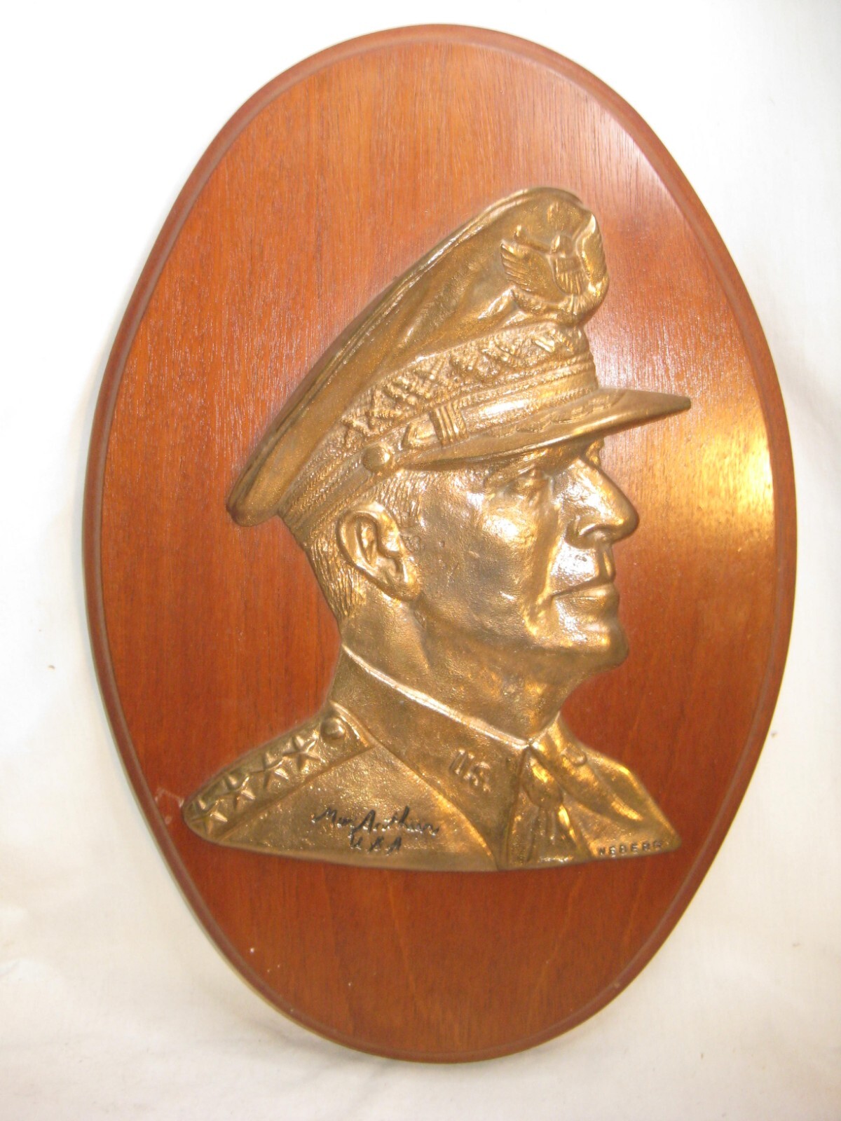 large heavy vintage U.S. MacArthur plaque 4 Star Military leader Weberg art
