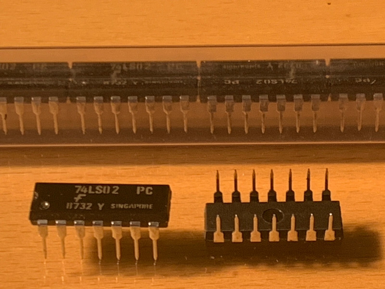 Fairchild IC - 74LS02 - QUAD 2-INPUT NOR GATE NOS, DIP-14.