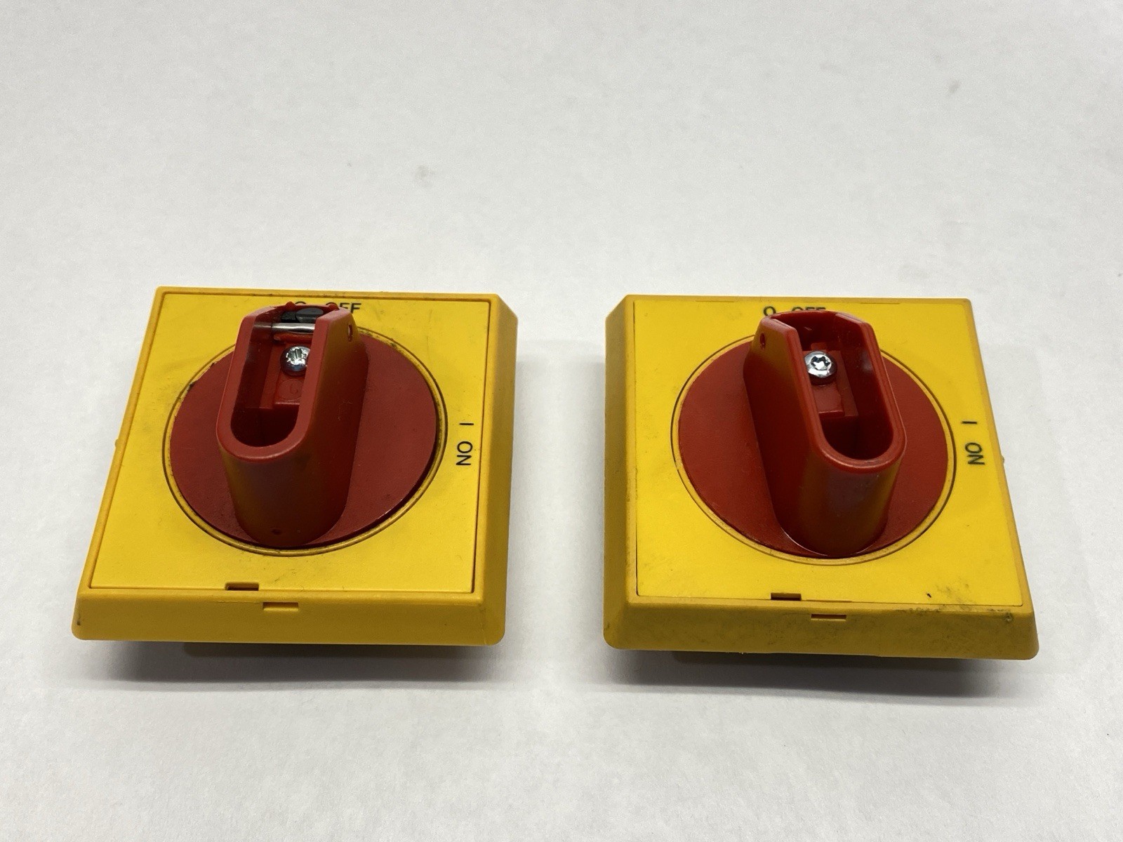 ABB OHYS2RJ Operator Selector Handle Red/Yellow LOT OF 2 MISSING LATCH