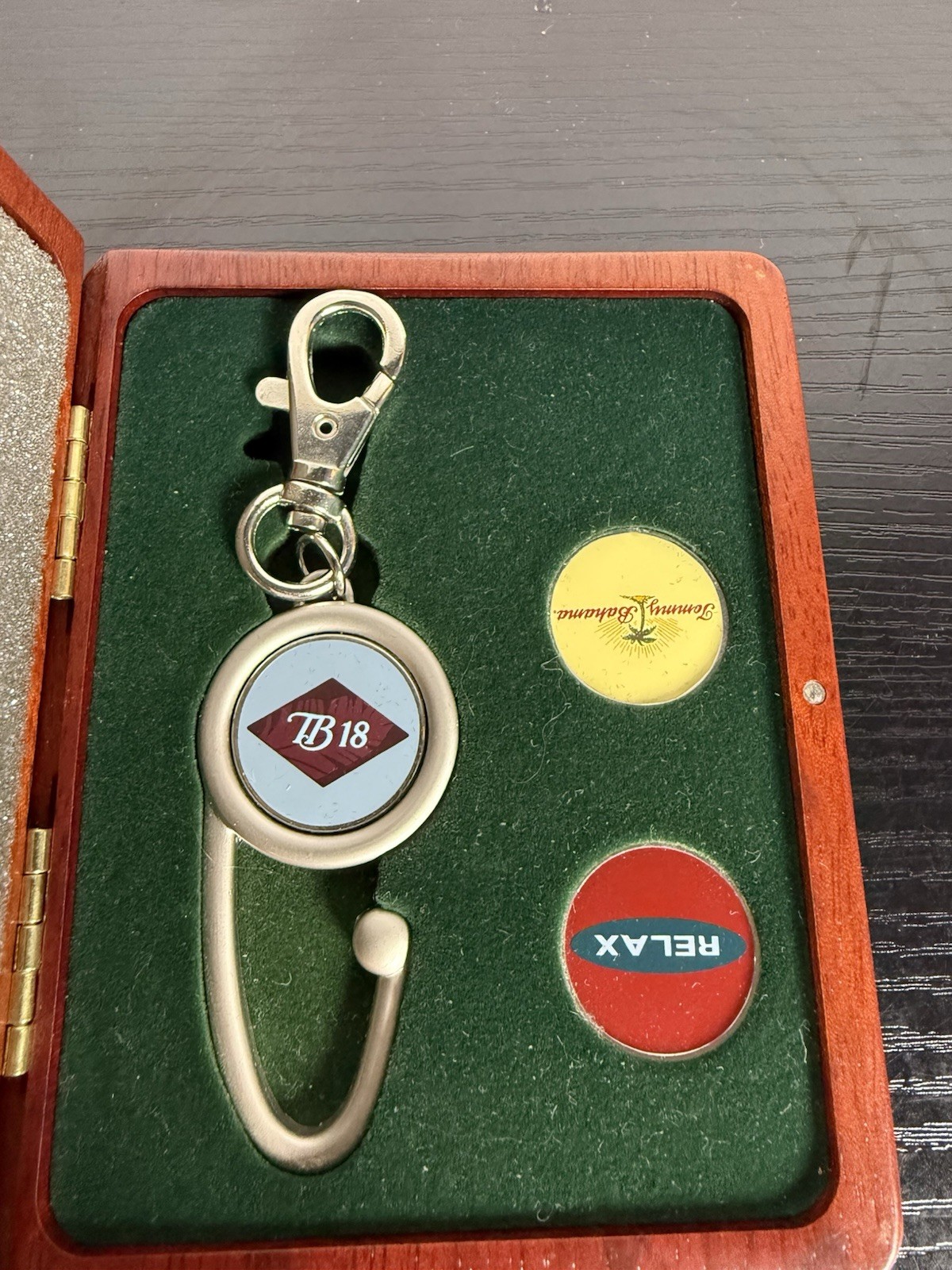 Tommy Bahama Divot Tool And Golf Ball Marker Set