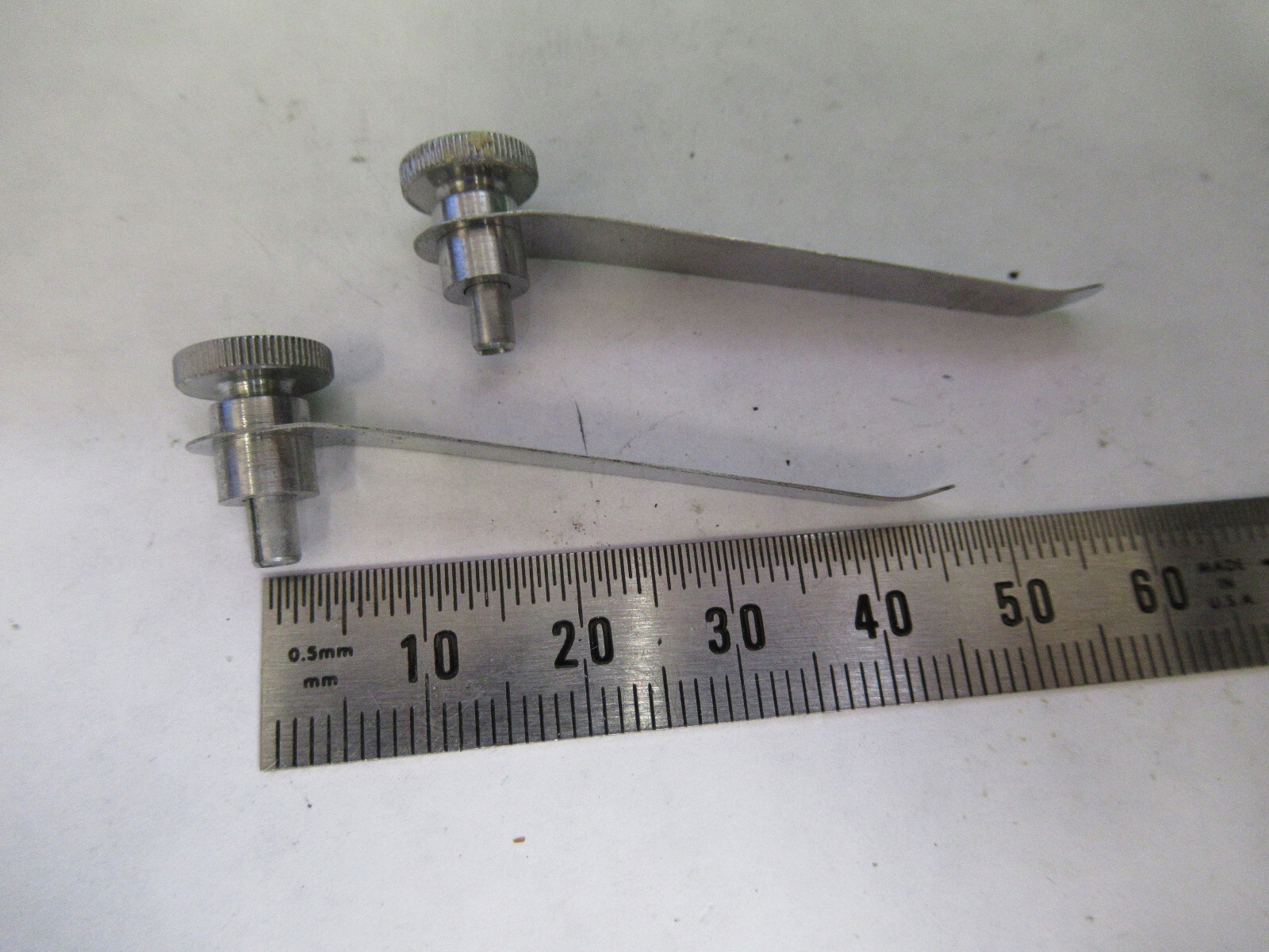 UNITRON JAPAN PAIR CLIPS STAGE MICROSCOPE PART AS PICTURED X2-A-67