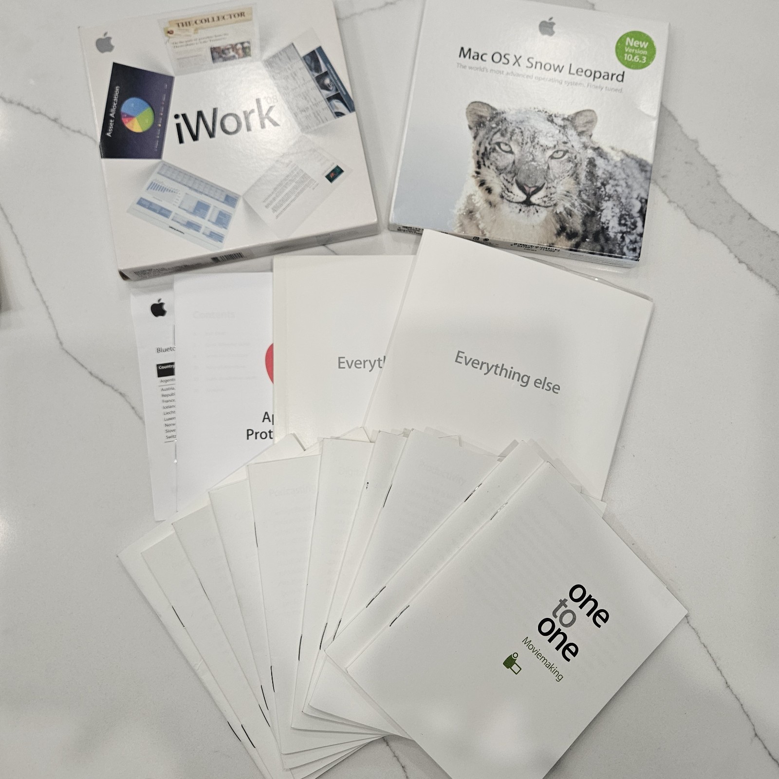 Mac OS x Snow Leopard 10.6.3 iWork 08 Complete with Manuals CD and Key