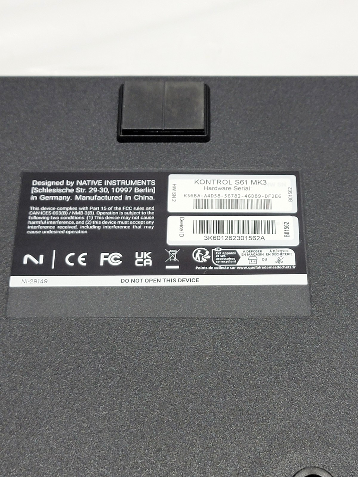 Native Instruments Kontrol S61 MK3 61-Key MIDI Keyboard Controller