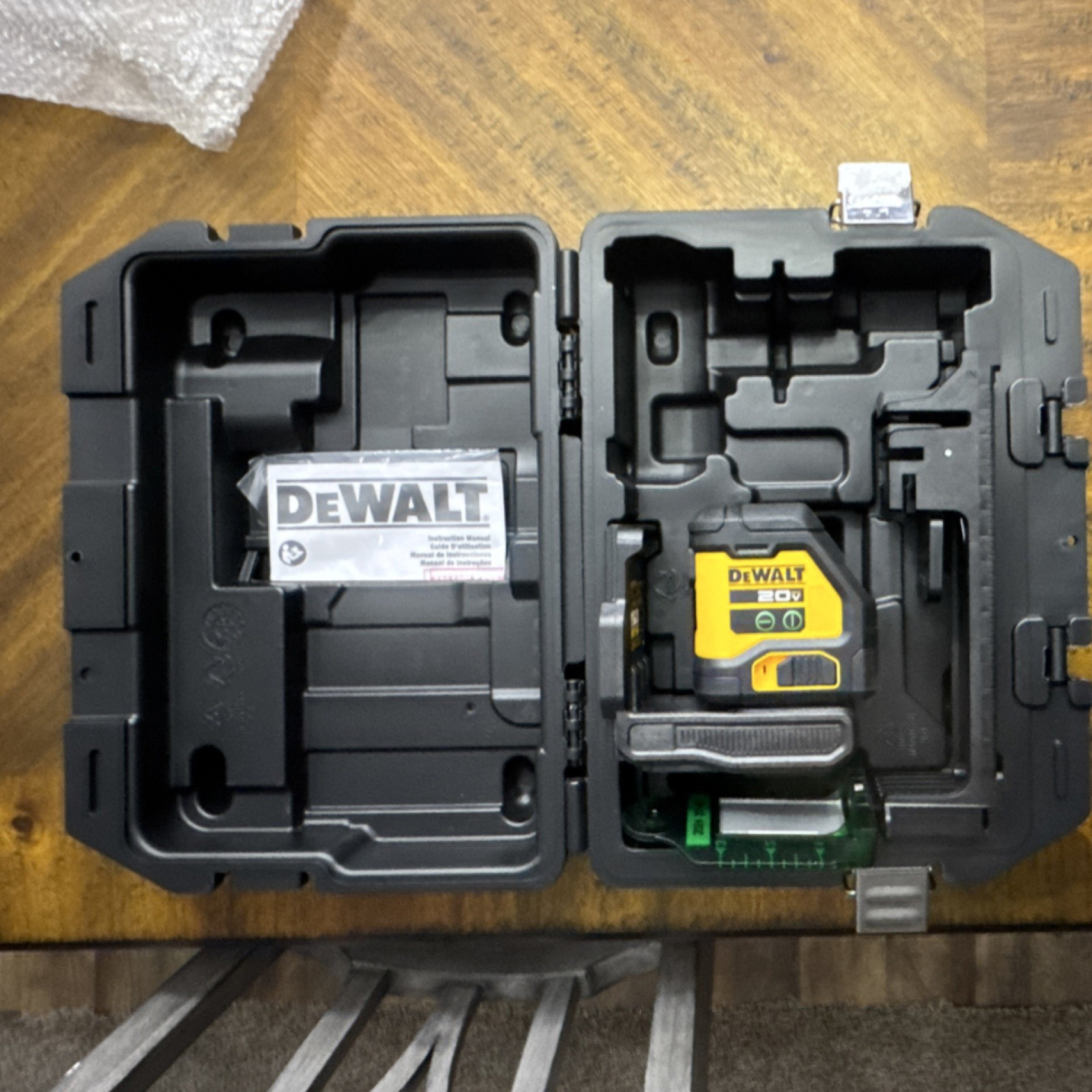 DEWALT 20V Self-Leveling Laser Level Kit w/ Target Card, Bracket & Case