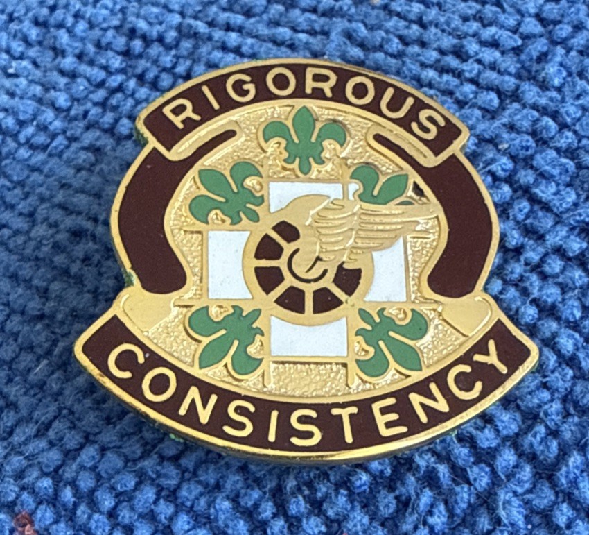 U.S. Army DI Pin: 2nd Surgical Hospital DUI Pin D21