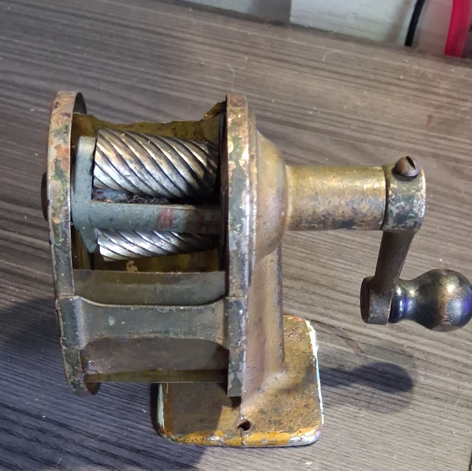 Vintage Style Metal Hand Crank Rotary Pencil Sharpener w/ Helical Cutters