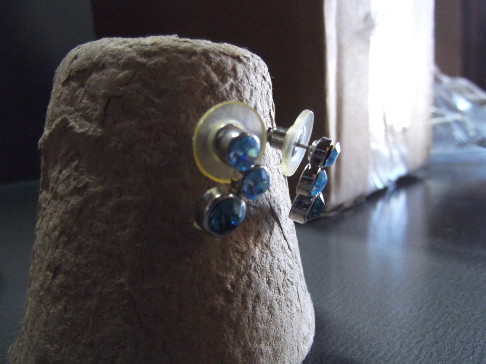 1 Pair Old .75 "in Blue Sparkly Glass Studs