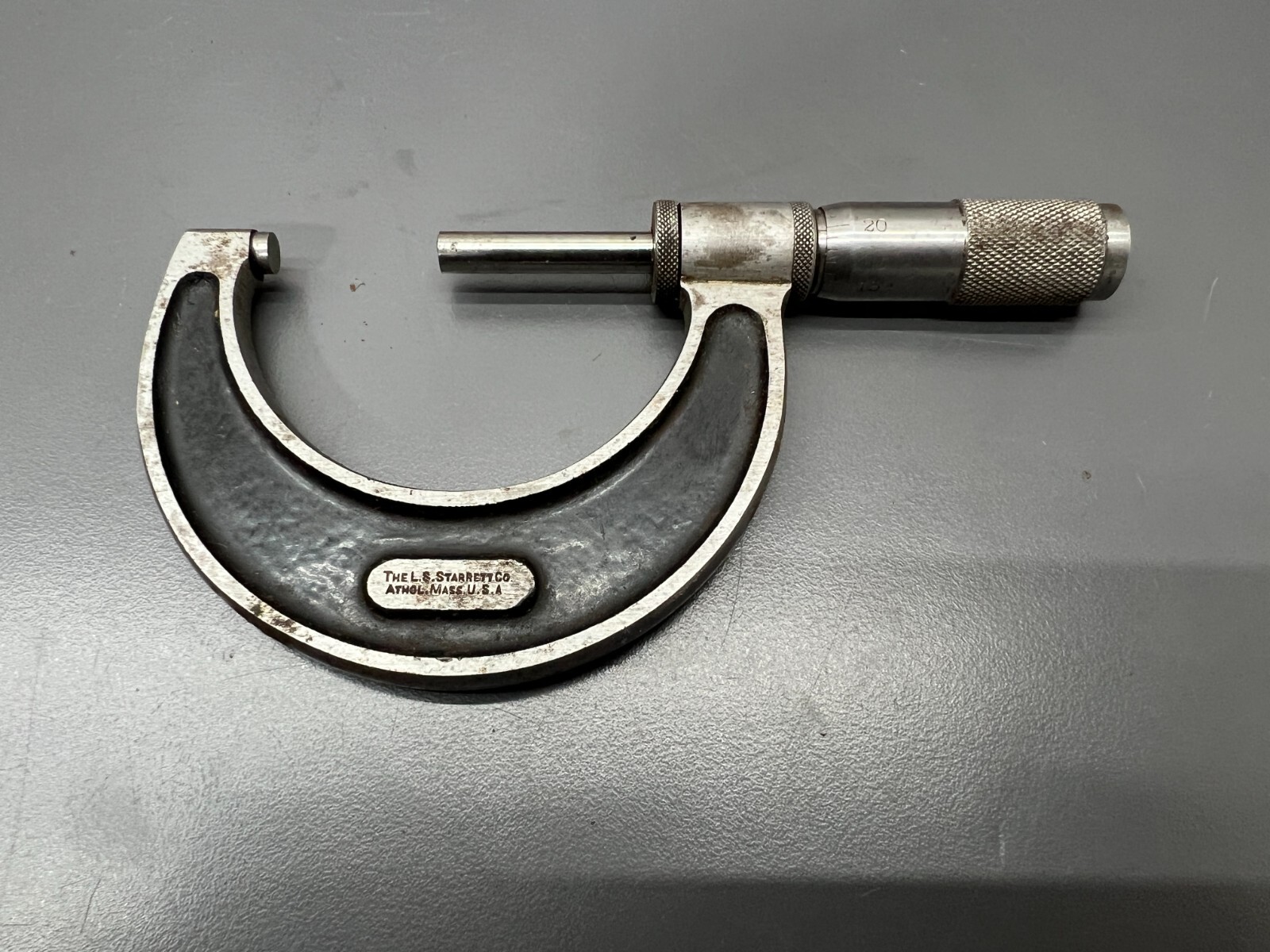 (S) L.S. STARRETT NO. 226 OUTSIDE MICROMETER 1-2" W LOCK NUT .001" - VGC - USA