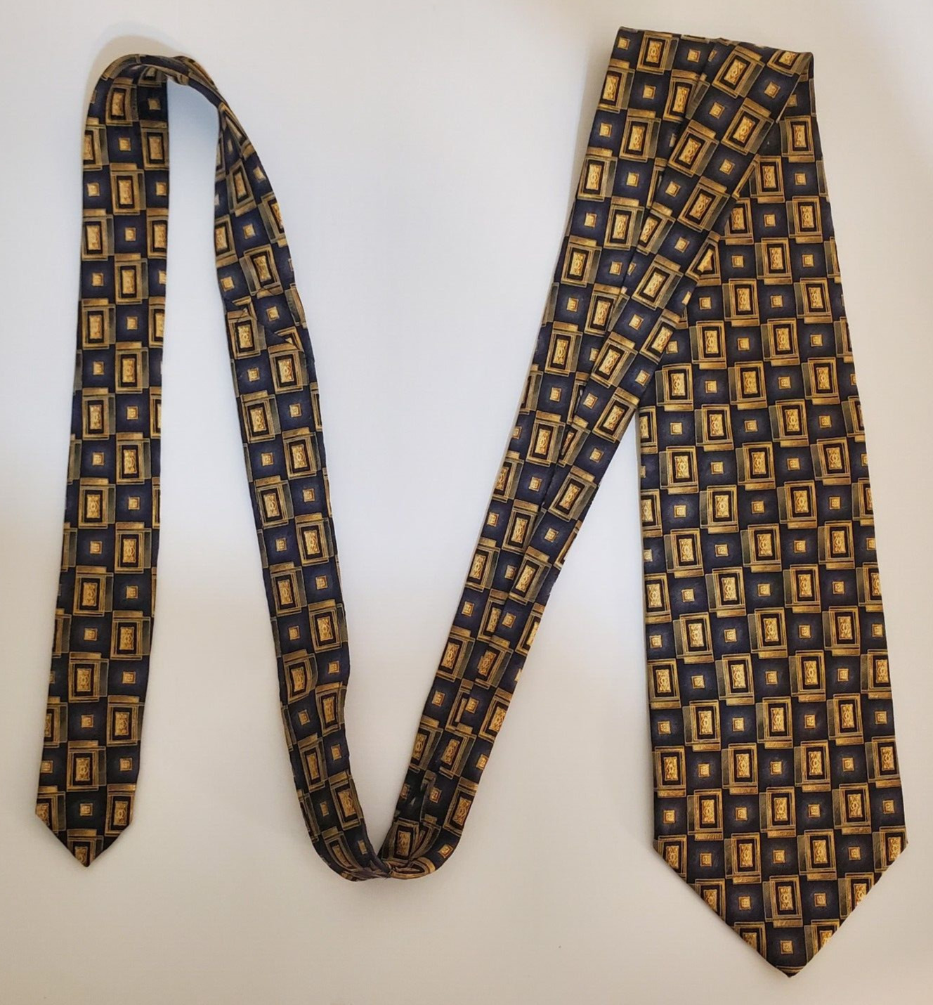 Men’s Classic Width Tie  RoundTree & Yorke 58” 100% Silk U.S.A. Good+ CONDITION