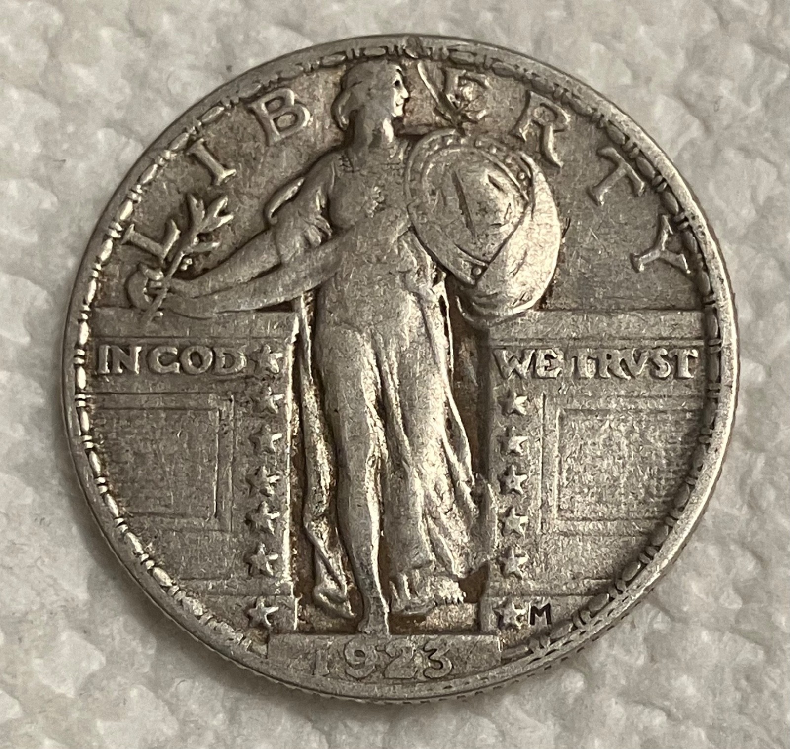 1923 P Standing Liberty Quarter 25¢ - 90% Silver .... Very Nice Coin