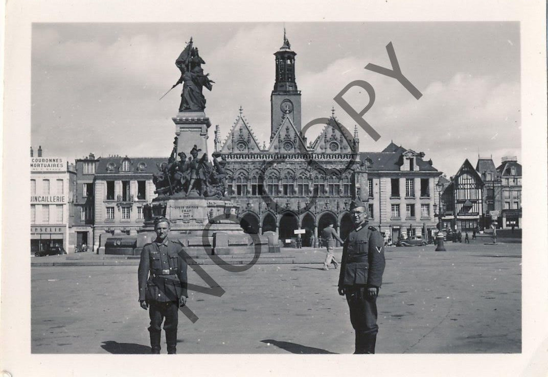 Photo WK2 - France St. Quentin Soldiers X81