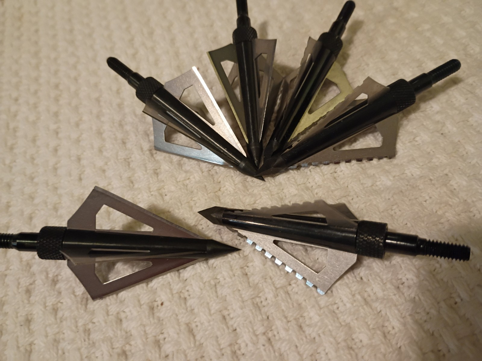 6Pc Arrow Tips Black 3 Serrated 3 Not Blade Broadheads Arrowhead Tip for Hunting