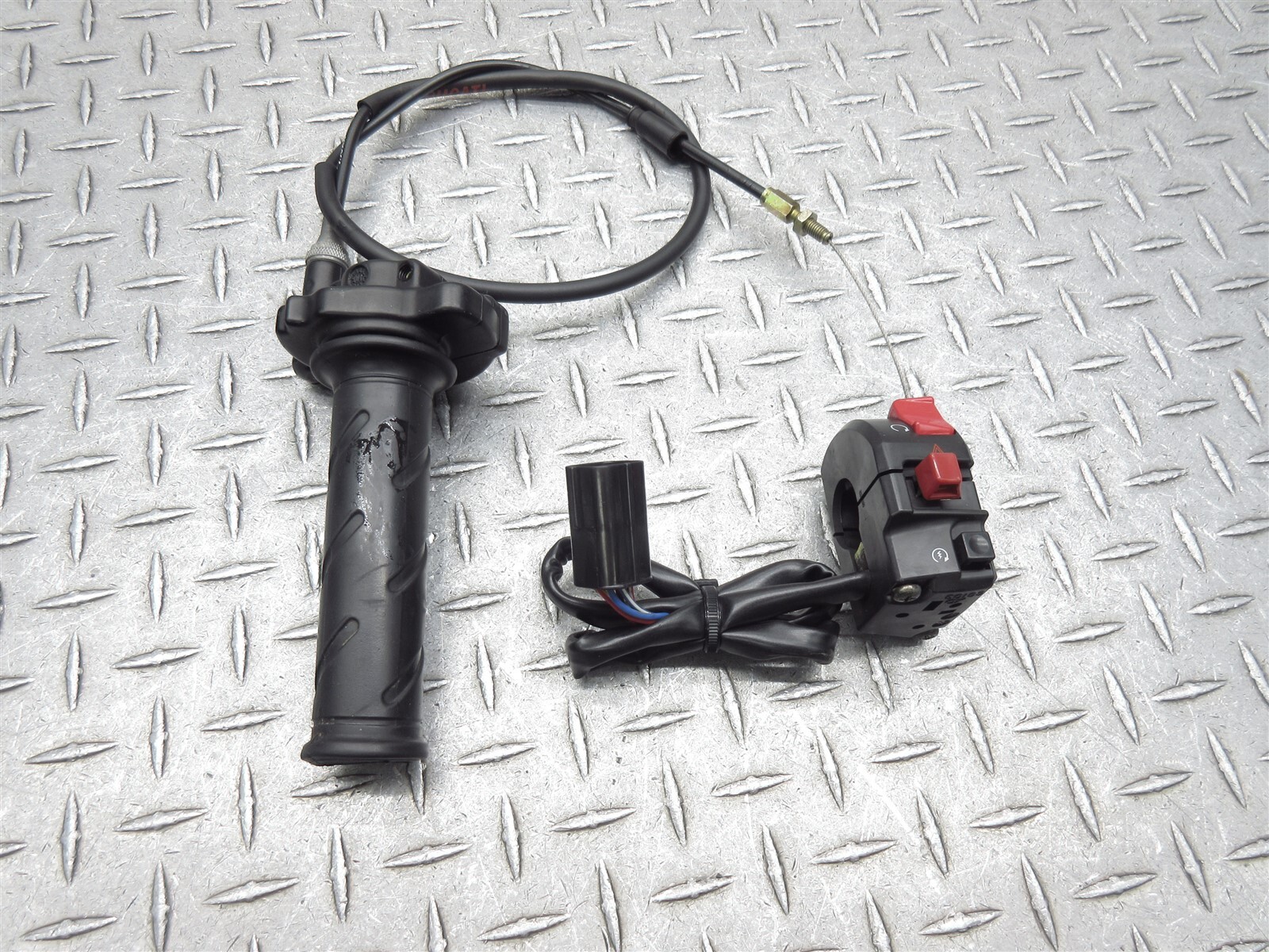 2006 04-07 Ducati Multistrada 620 M620 Right Switch Throttle Control Cable Grip
