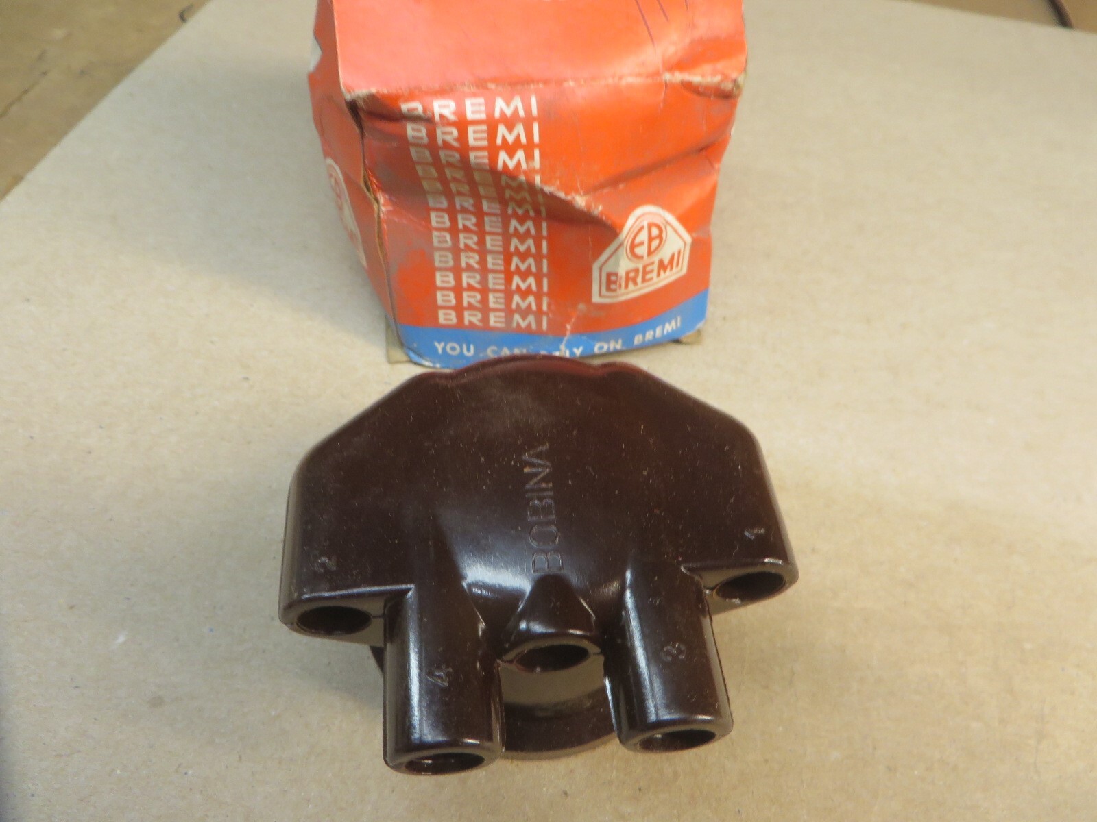 DISTRIBUTOR CAP BREMI # 8611 MARELLI # 9722 vintage new N O S