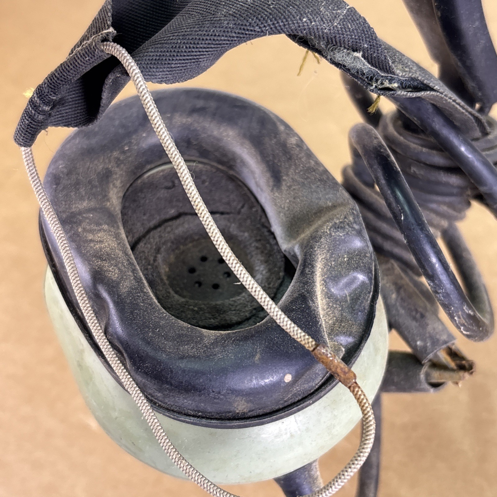 DAVID CLARK H5040 Behind-The-Head Voice Powered Headset MISSING PLUG