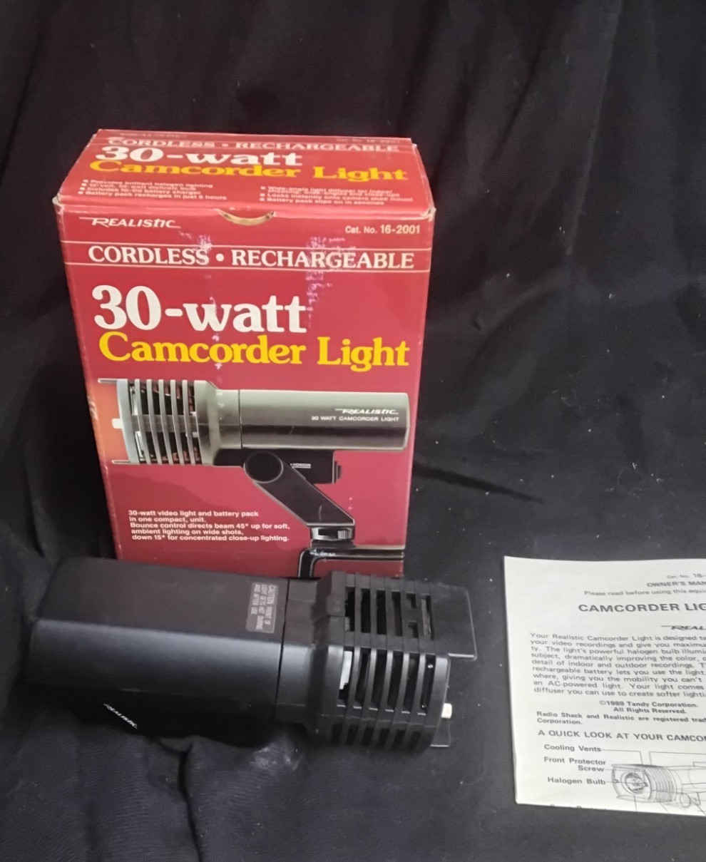 Realistic Cordless Rechargeable 30 Watt Camcorder Light w/Box 16-2001 UNTESTED