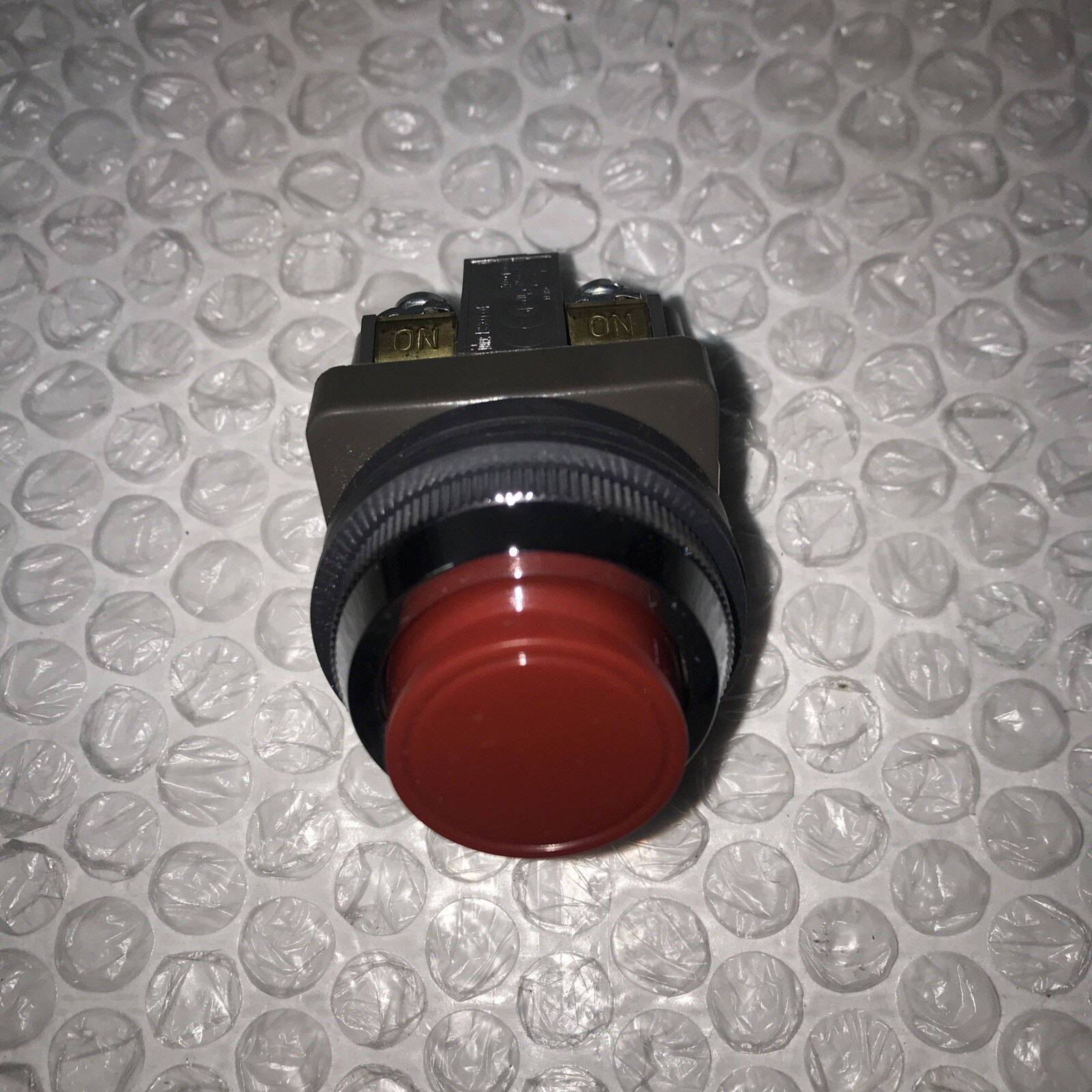 **NEW IDEC ABN210-R CONTROL UNIT PUSH BUTTON ROUND EXT. MOMEN#