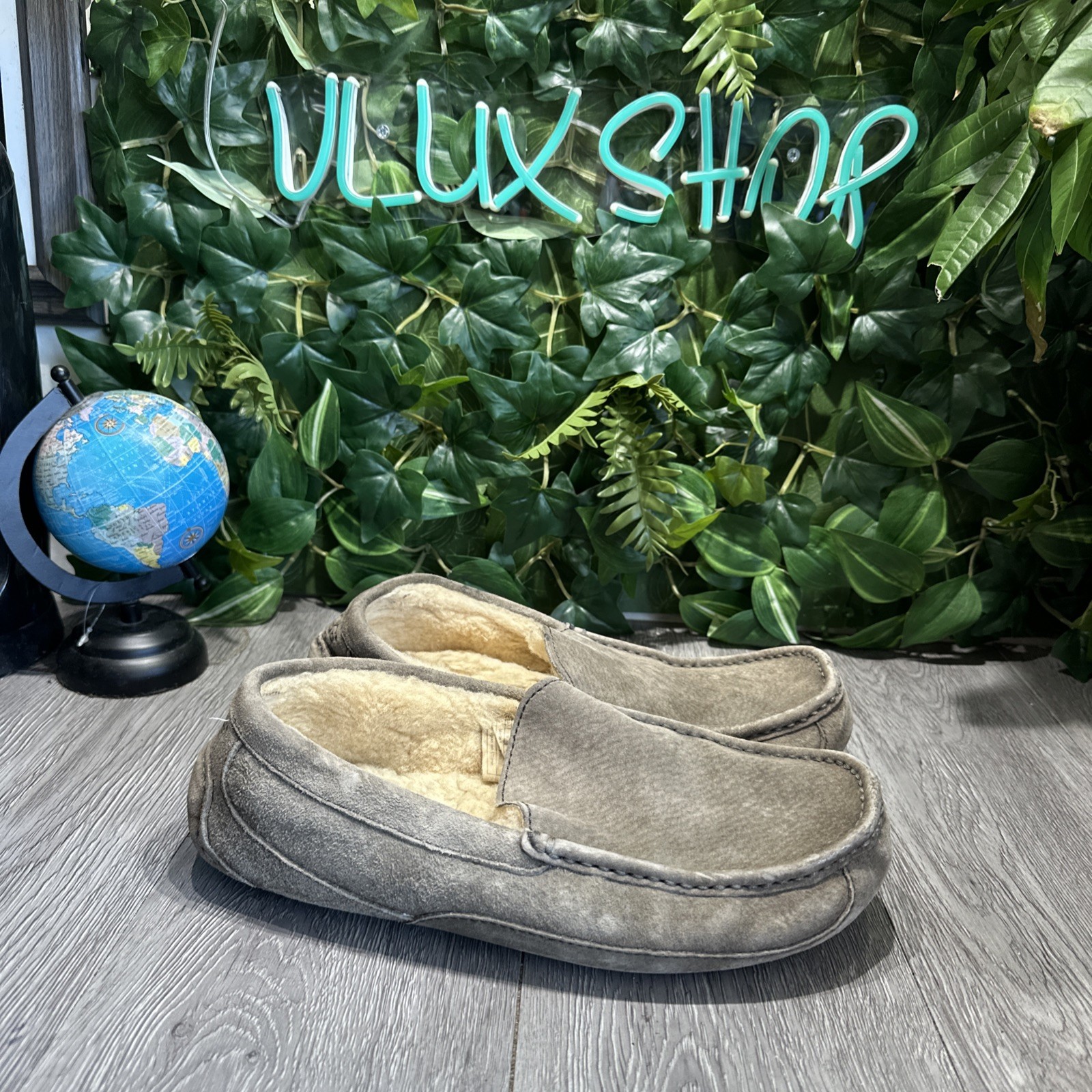 UGG Australia Ascot Suede Slipper 5775 Gray sheepskin lined Size 10