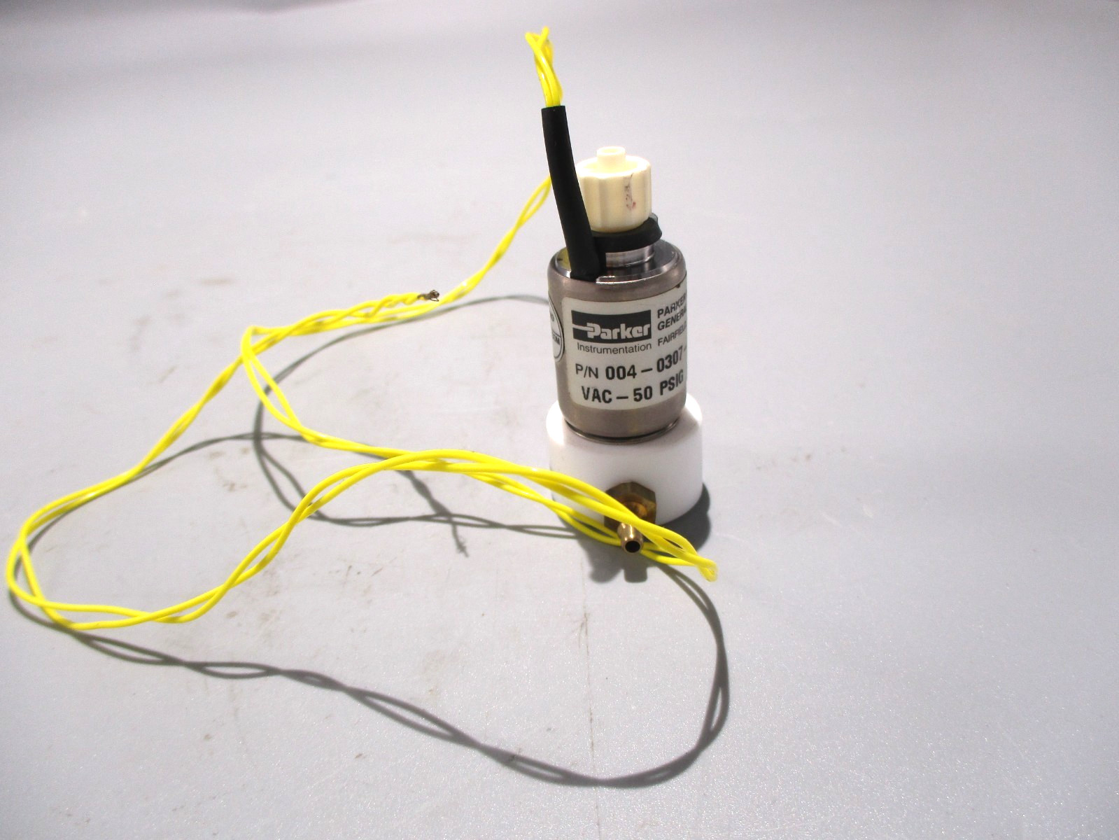 NEW PARKER 004-0307-900 SOLENOID VALVE 24V 24VDC